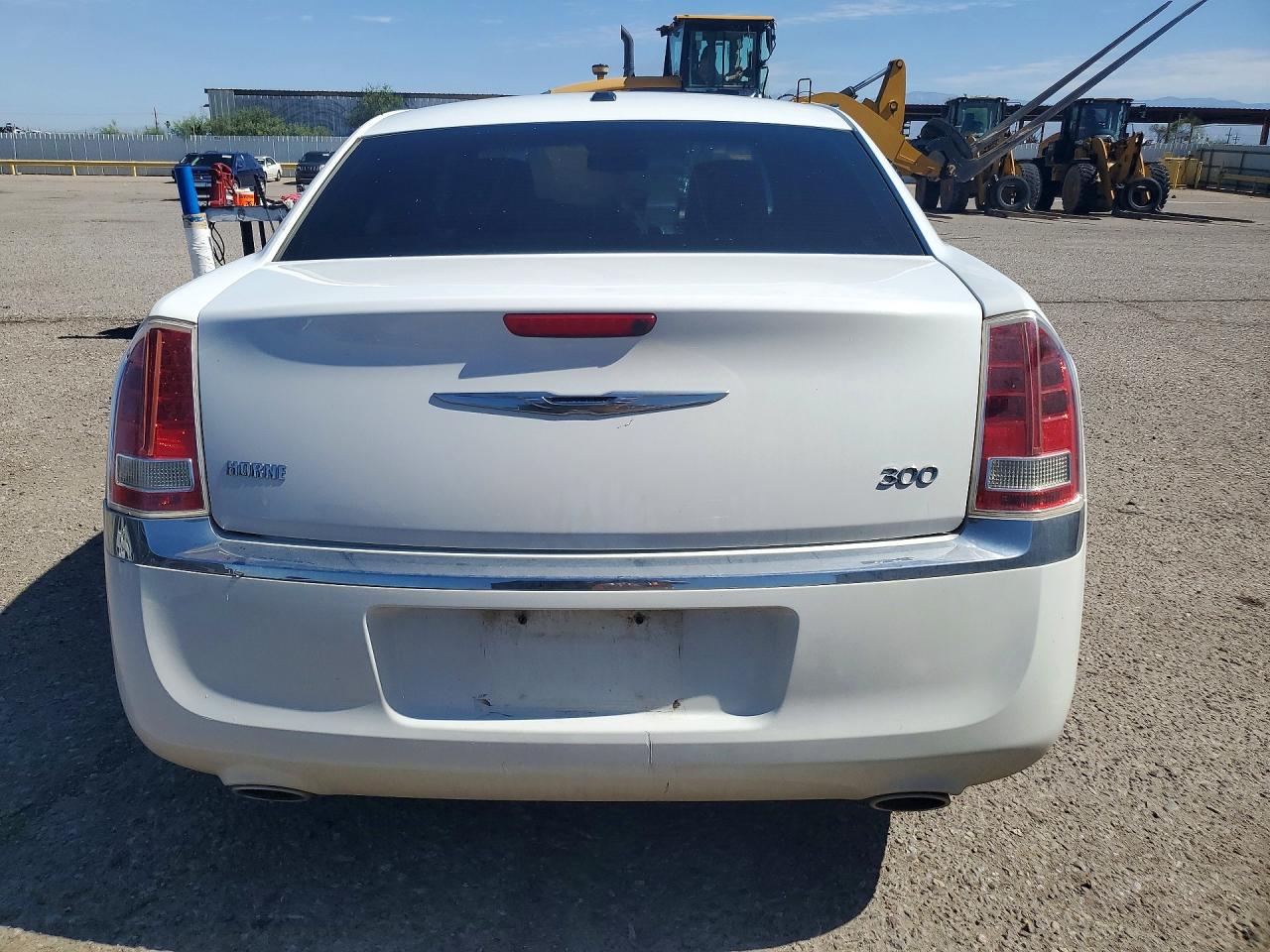 2014 Chrysler 300 White vin: 2C3CCAAG3EH243721