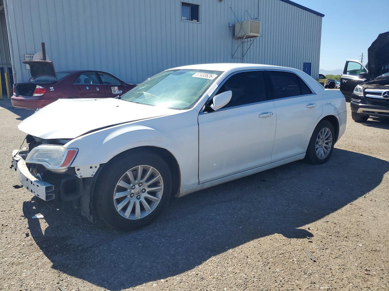 2014 Chrysler 300 White vin: 2C3CCAAG3EH243721