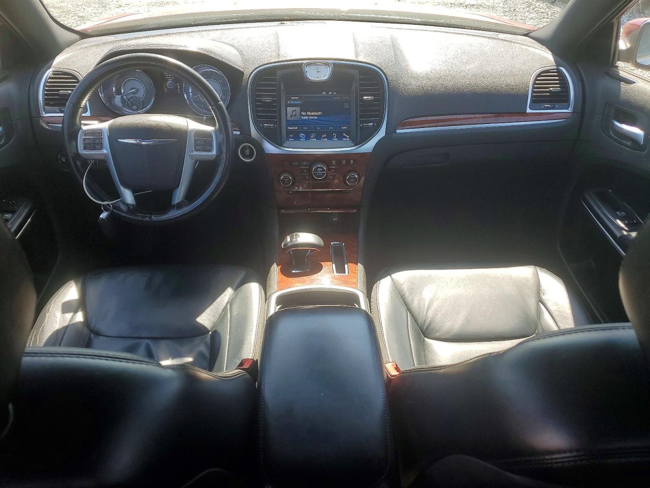 2014 Chrysler 300 Burgundy vin: 2C3CCAAG3EH252631