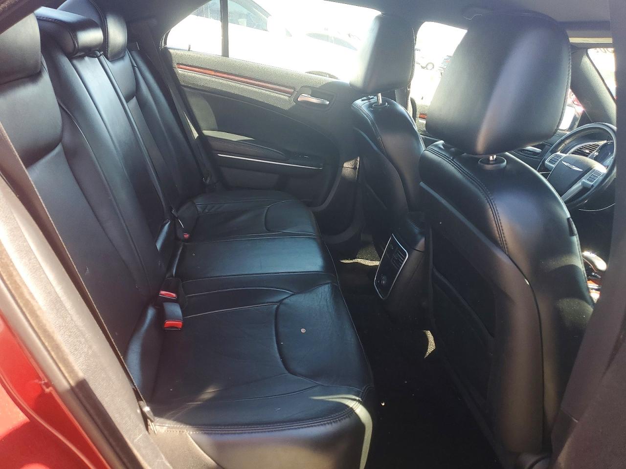 2014 Chrysler 300 Burgundy vin: 2C3CCAAG3EH252631