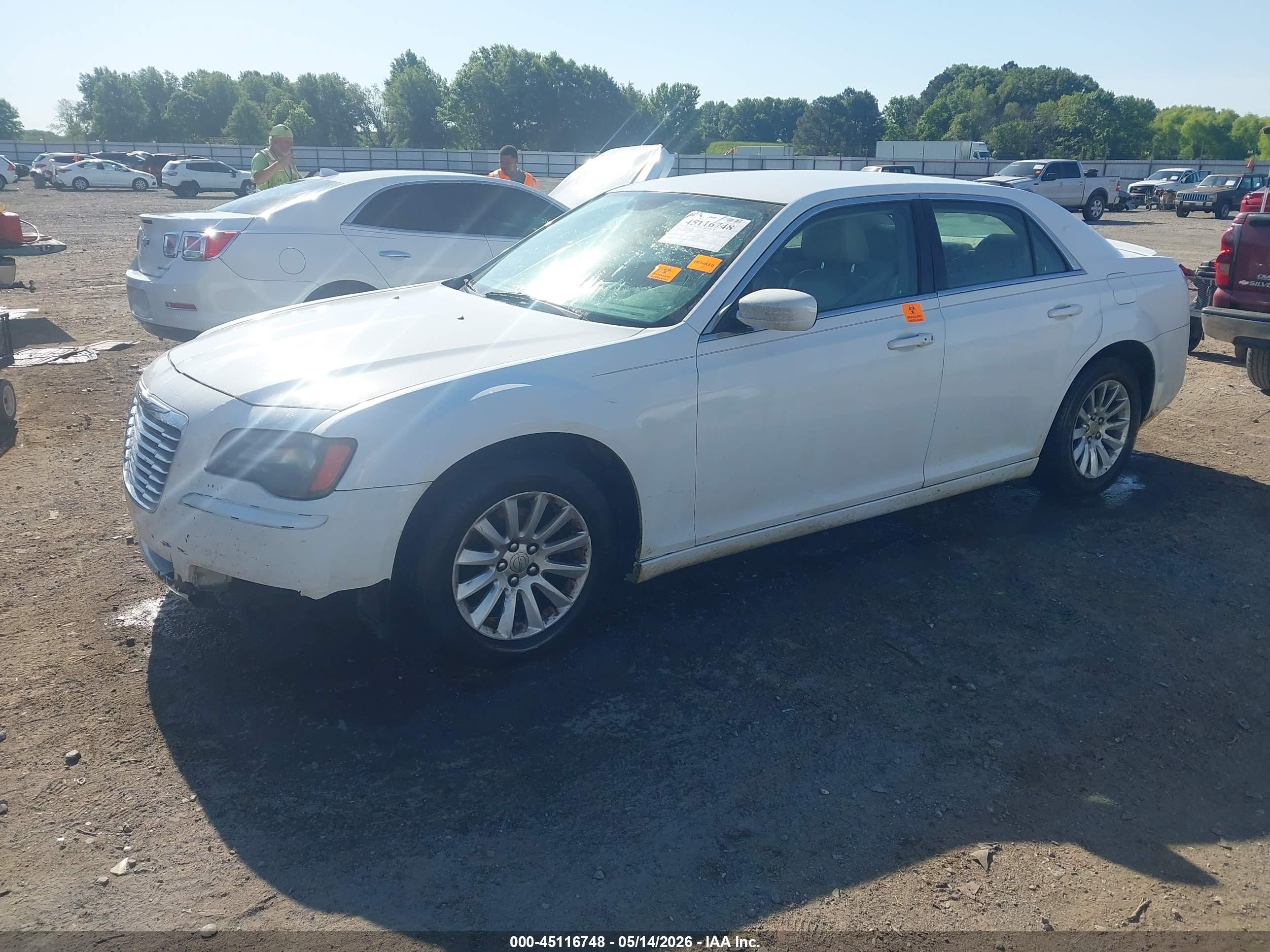 2014 Chrysler 300   Белый vin: 2C3CCAAG3EH288643