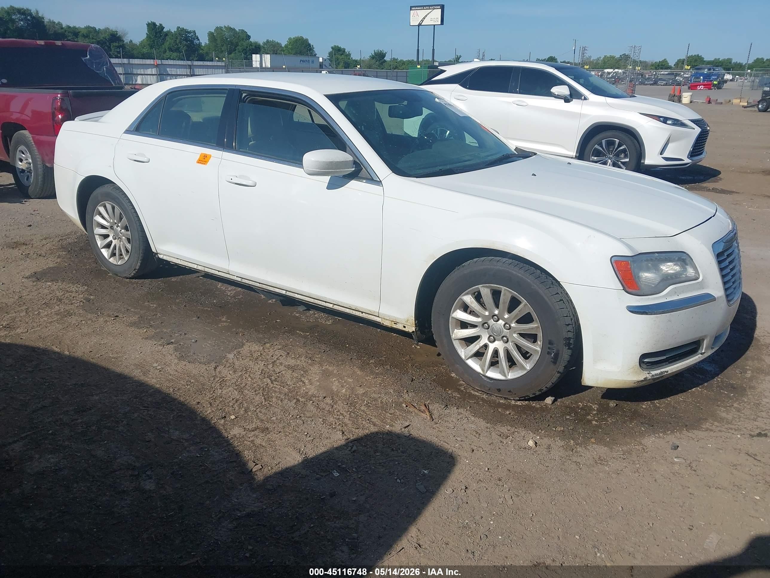 2014 Chrysler 300   Белый vin: 2C3CCAAG3EH288643