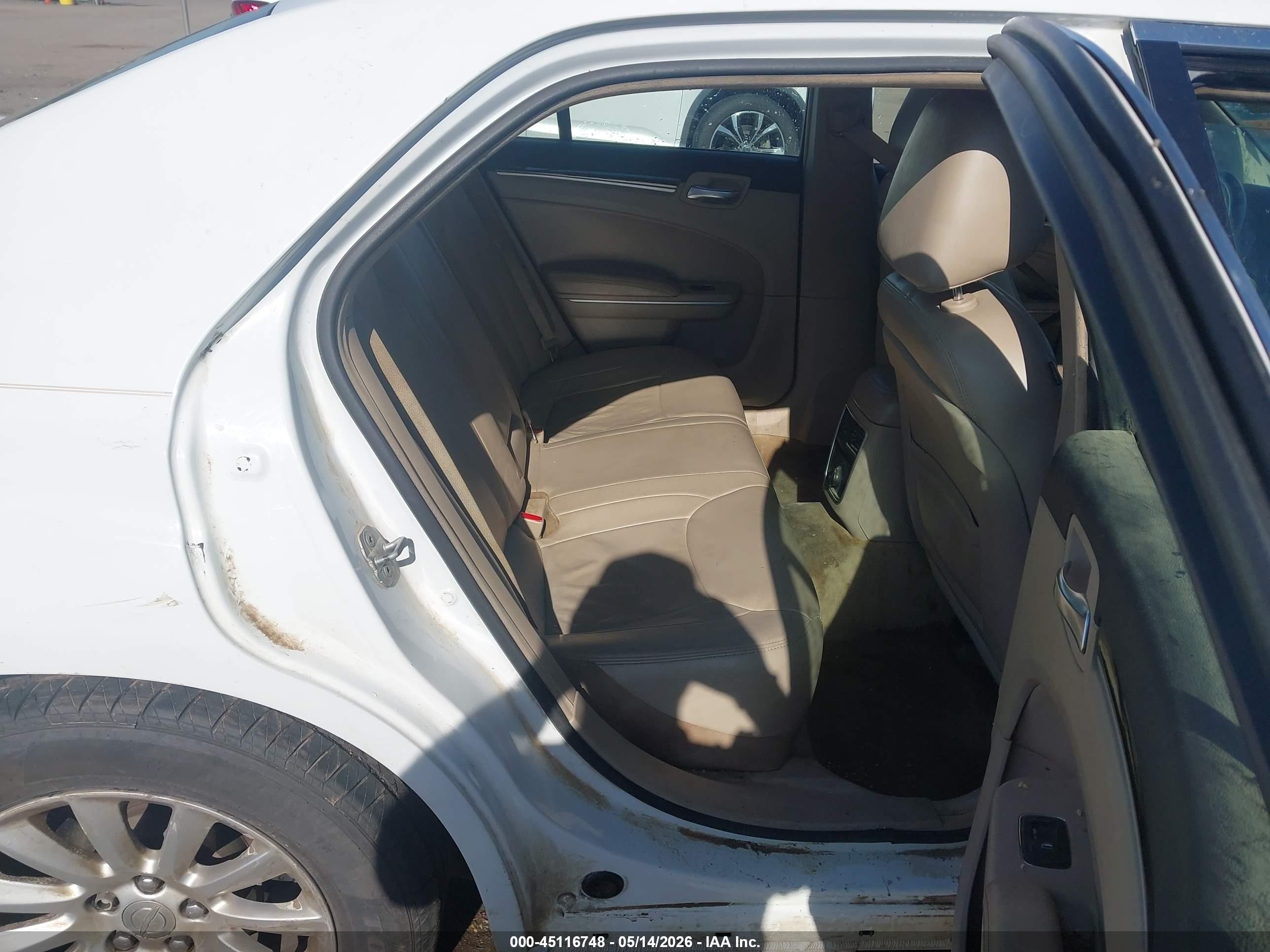 2014 Chrysler 300   Белый vin: 2C3CCAAG3EH288643