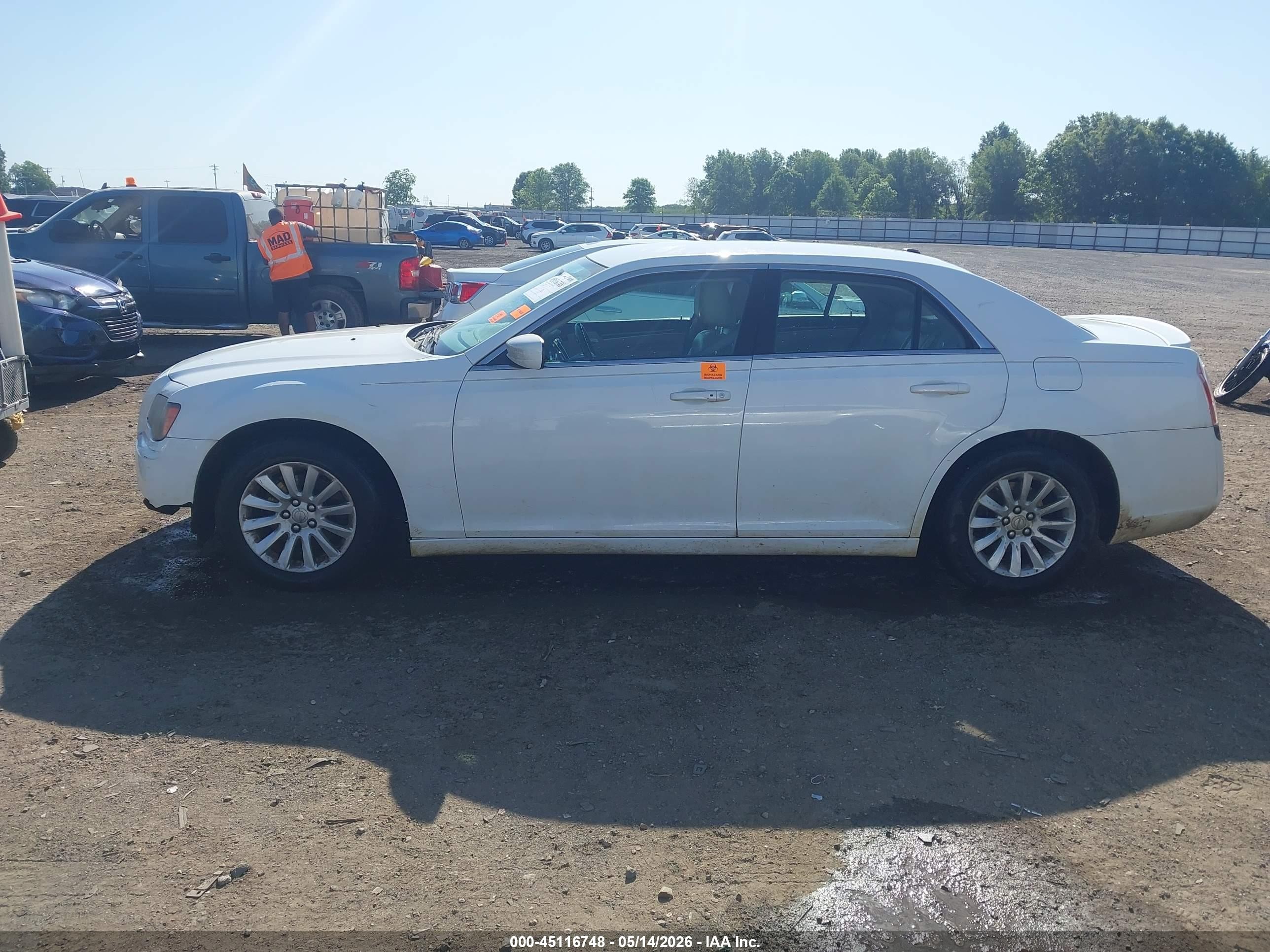 2014 Chrysler 300   Белый vin: 2C3CCAAG3EH288643