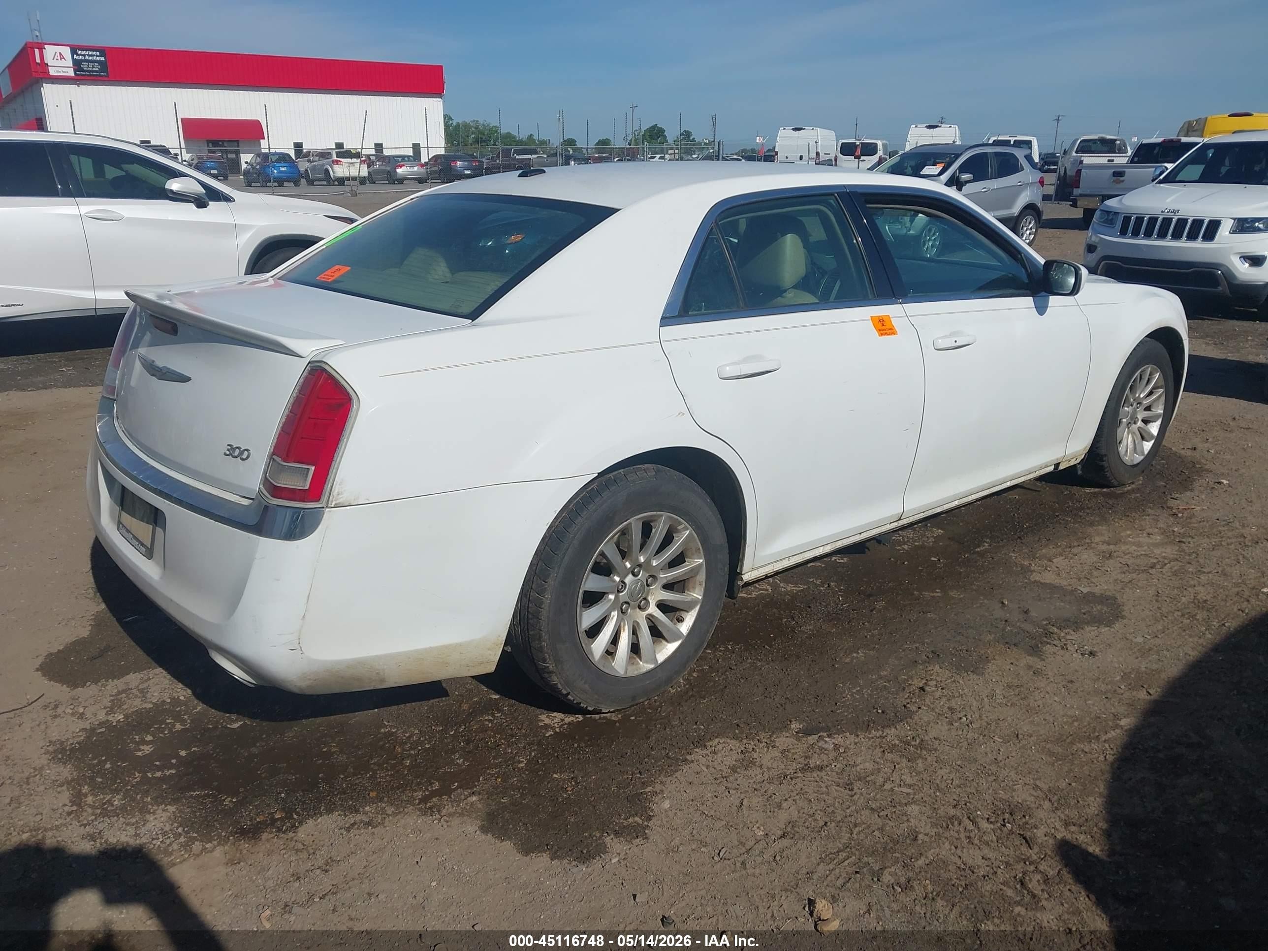 2014 Chrysler 300   Белый vin: 2C3CCAAG3EH288643