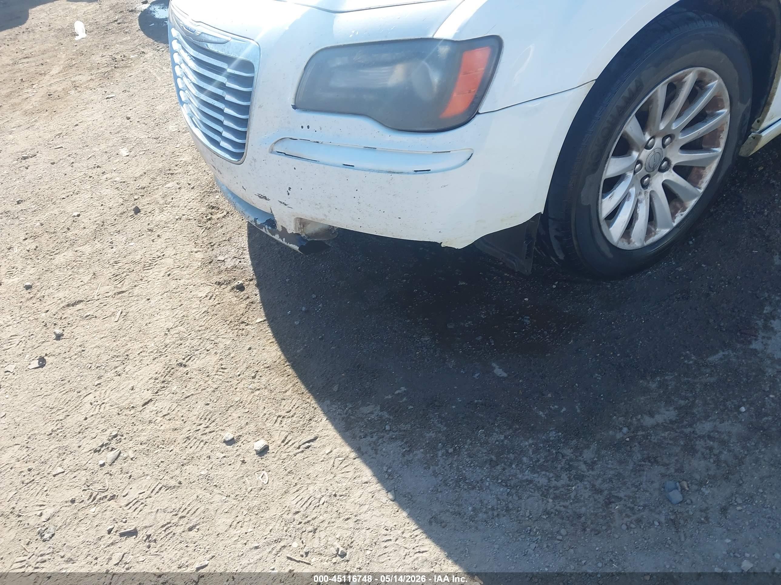 2014 Chrysler 300   Белый vin: 2C3CCAAG3EH288643