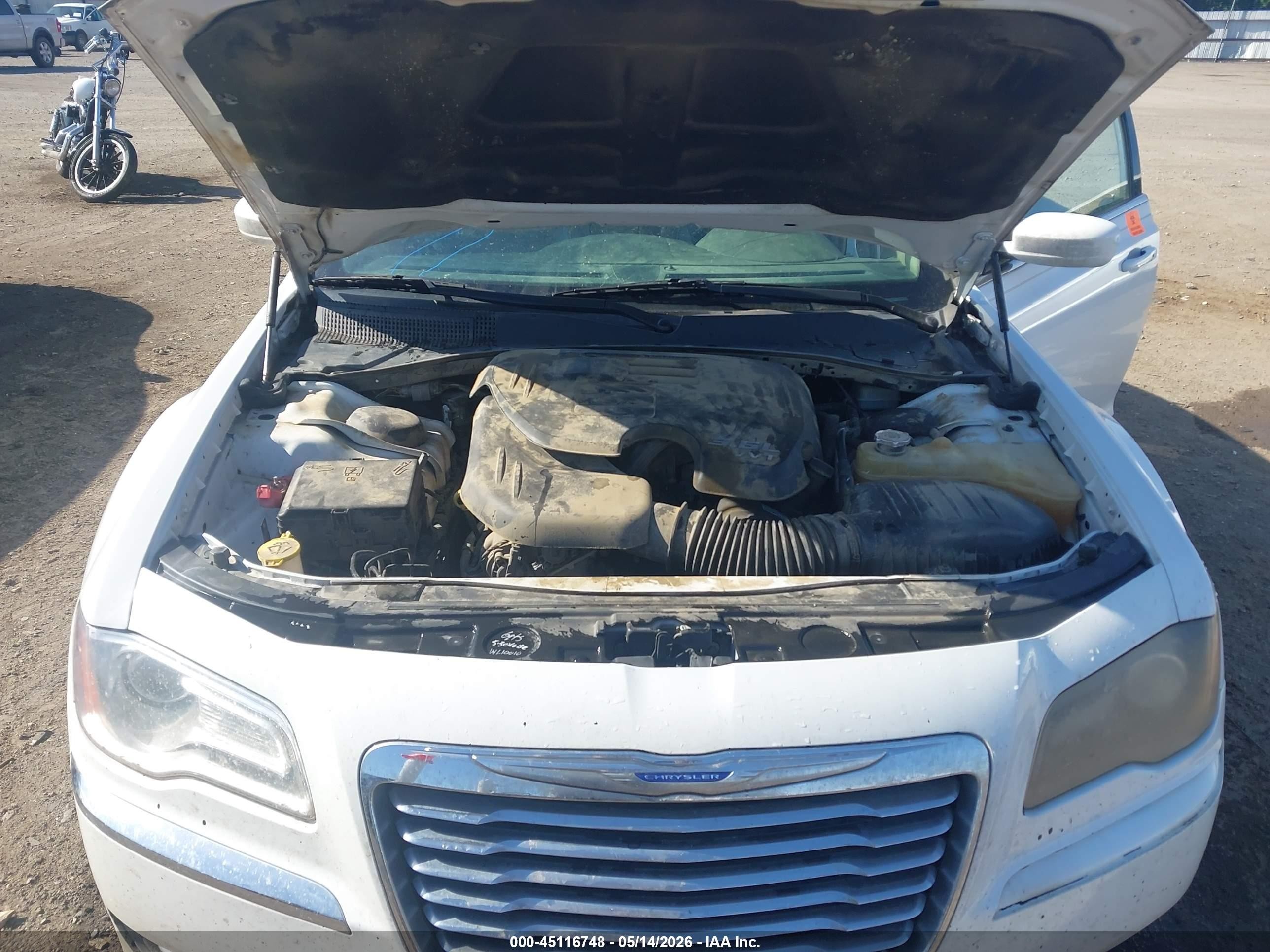 2014 Chrysler 300   Белый vin: 2C3CCAAG3EH288643