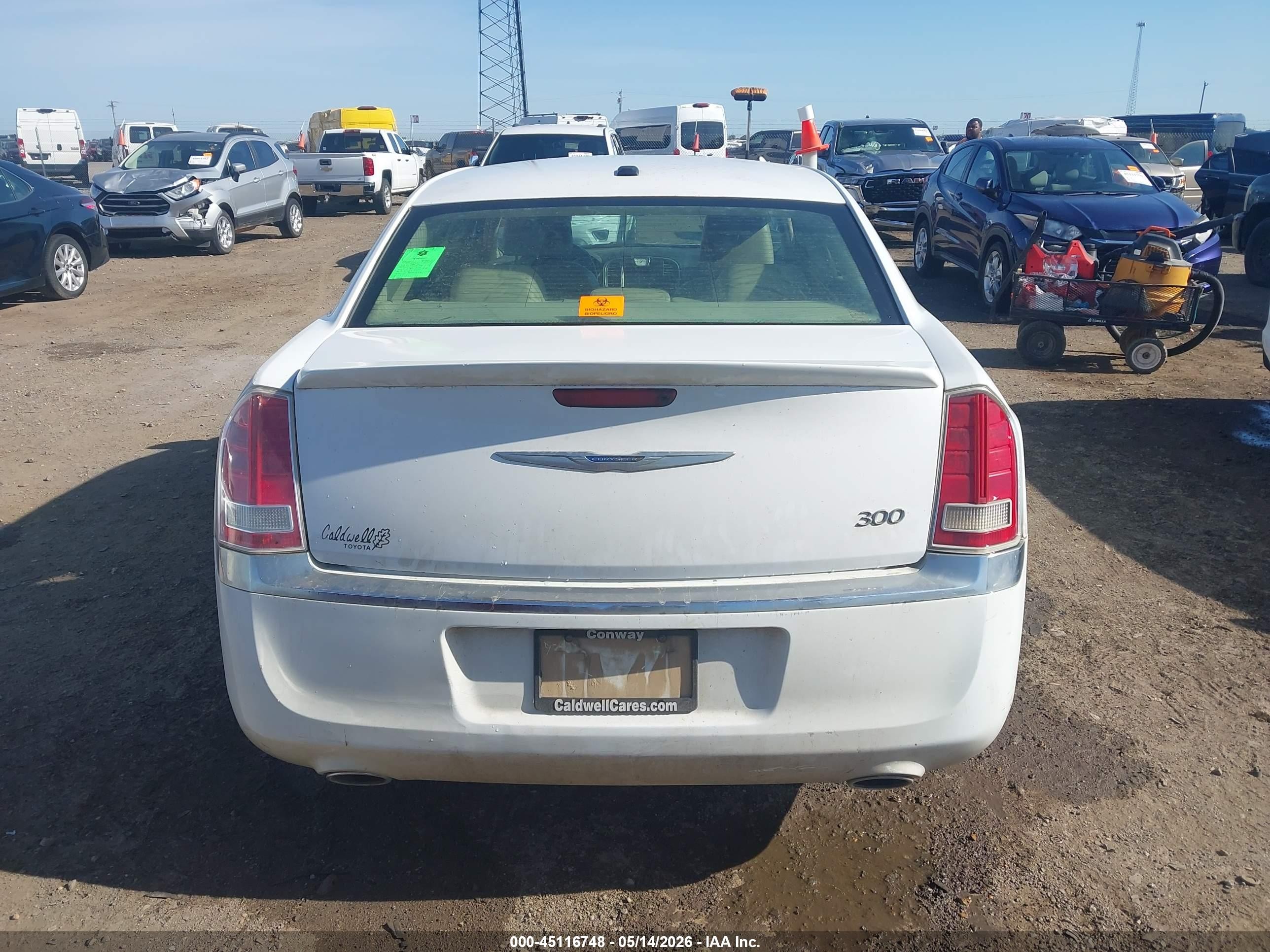 2014 Chrysler 300   Белый vin: 2C3CCAAG3EH288643