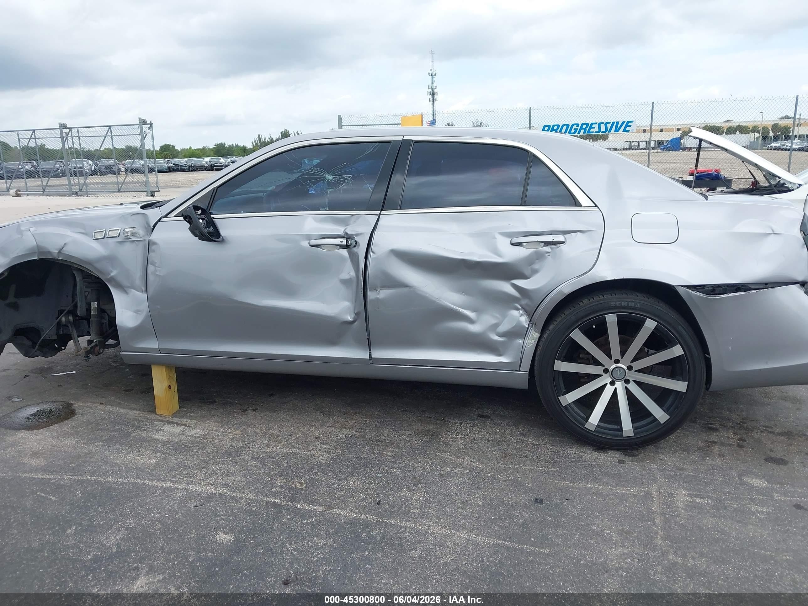 2014 Chrysler 300   Silver vin: 2C3CCAAG3EH289081