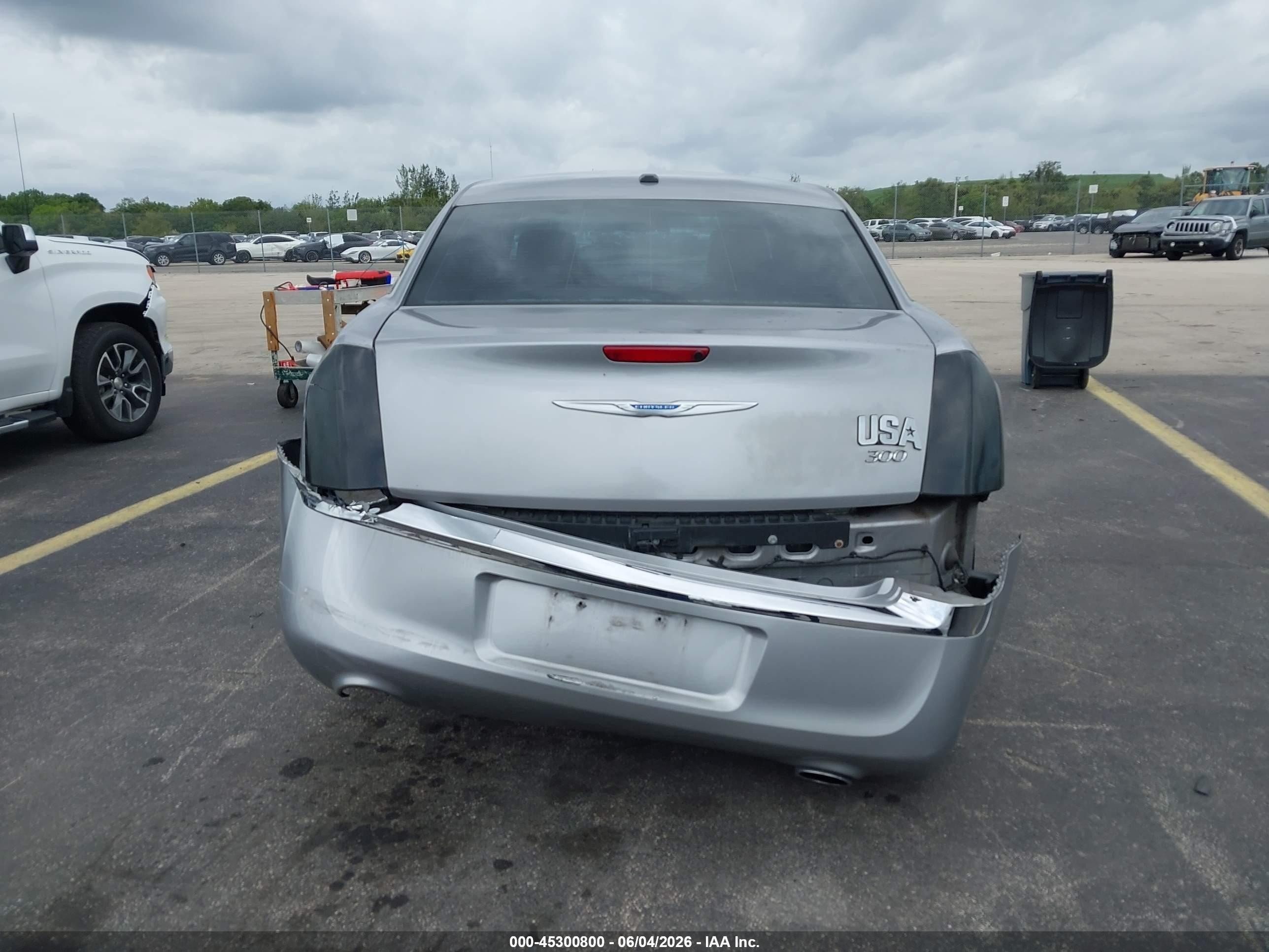 2014 Chrysler 300   Silver vin: 2C3CCAAG3EH289081
