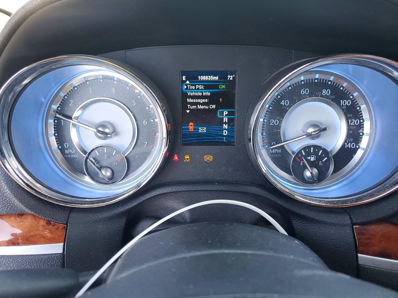 2014 Chrysler 300 White vin: 2C3CCAAG3EH382618