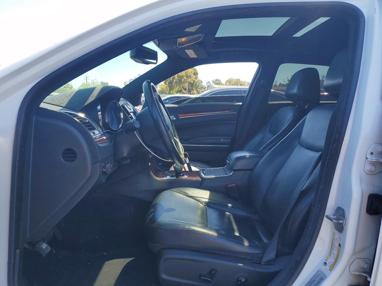 2014 Chrysler 300 White vin: 2C3CCAAG3EH382618