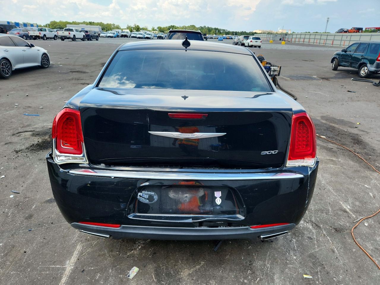 2015 Chrysler 300 Limited Черный vin: 2C3CCAAG3FH742987