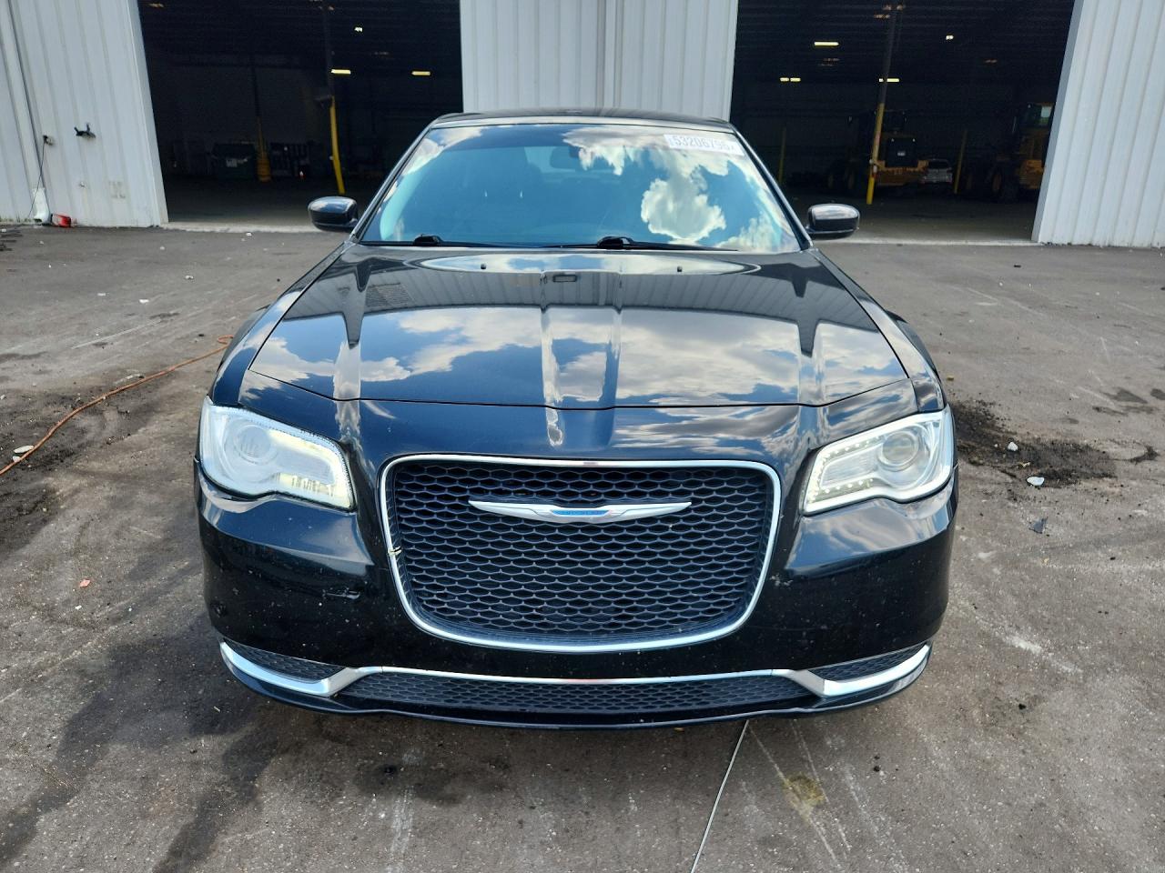 2015 Chrysler 300 Limited Черный vin: 2C3CCAAG3FH742987