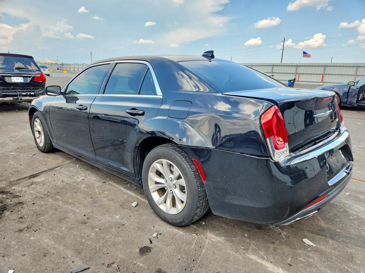 2015 Chrysler 300 Limited Черный vin: 2C3CCAAG3FH742987