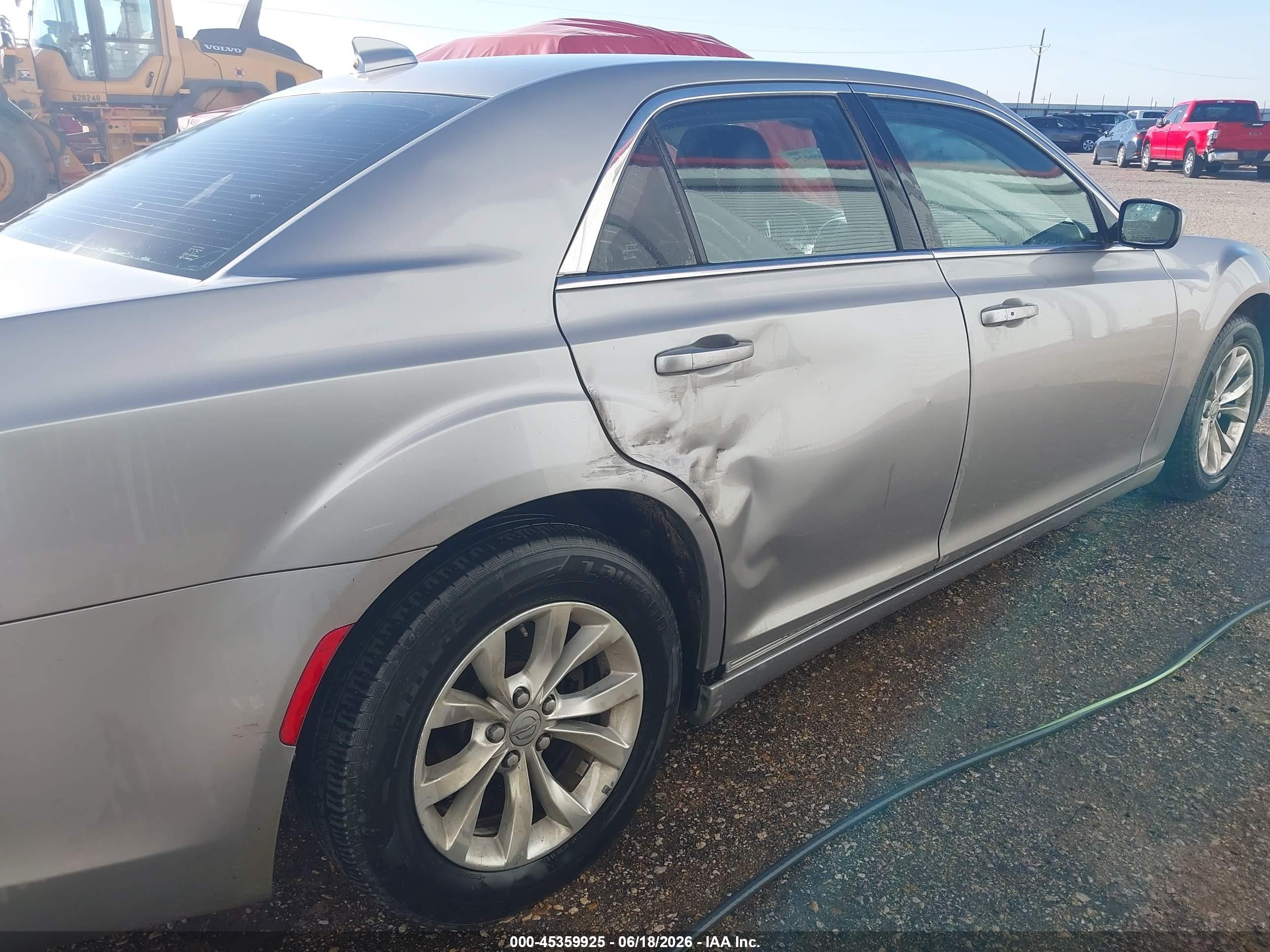 2015 Chrysler 300 Limited Silver vin: 2C3CCAAG3FH807482