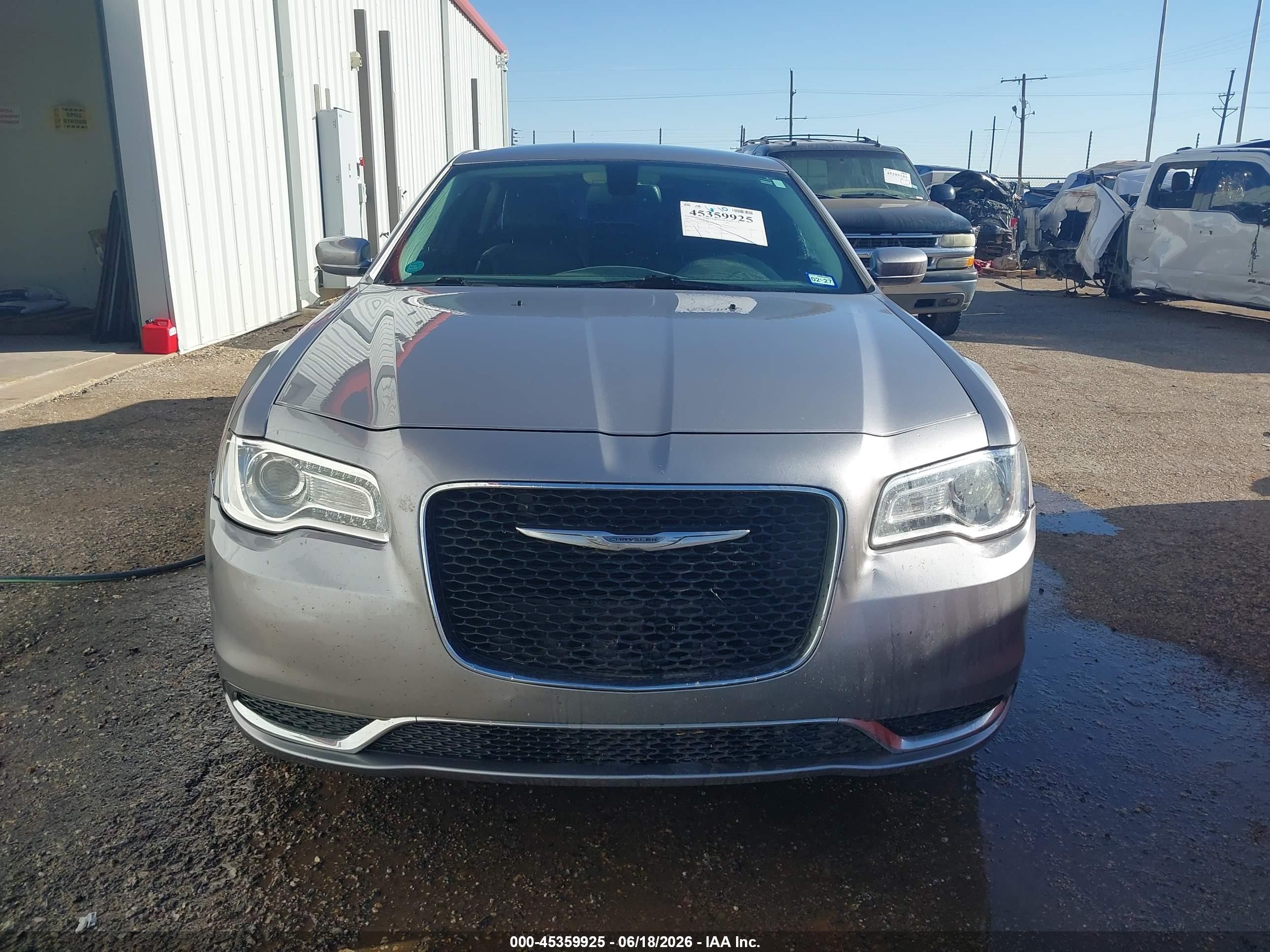 2015 Chrysler 300 Limited Silver vin: 2C3CCAAG3FH807482