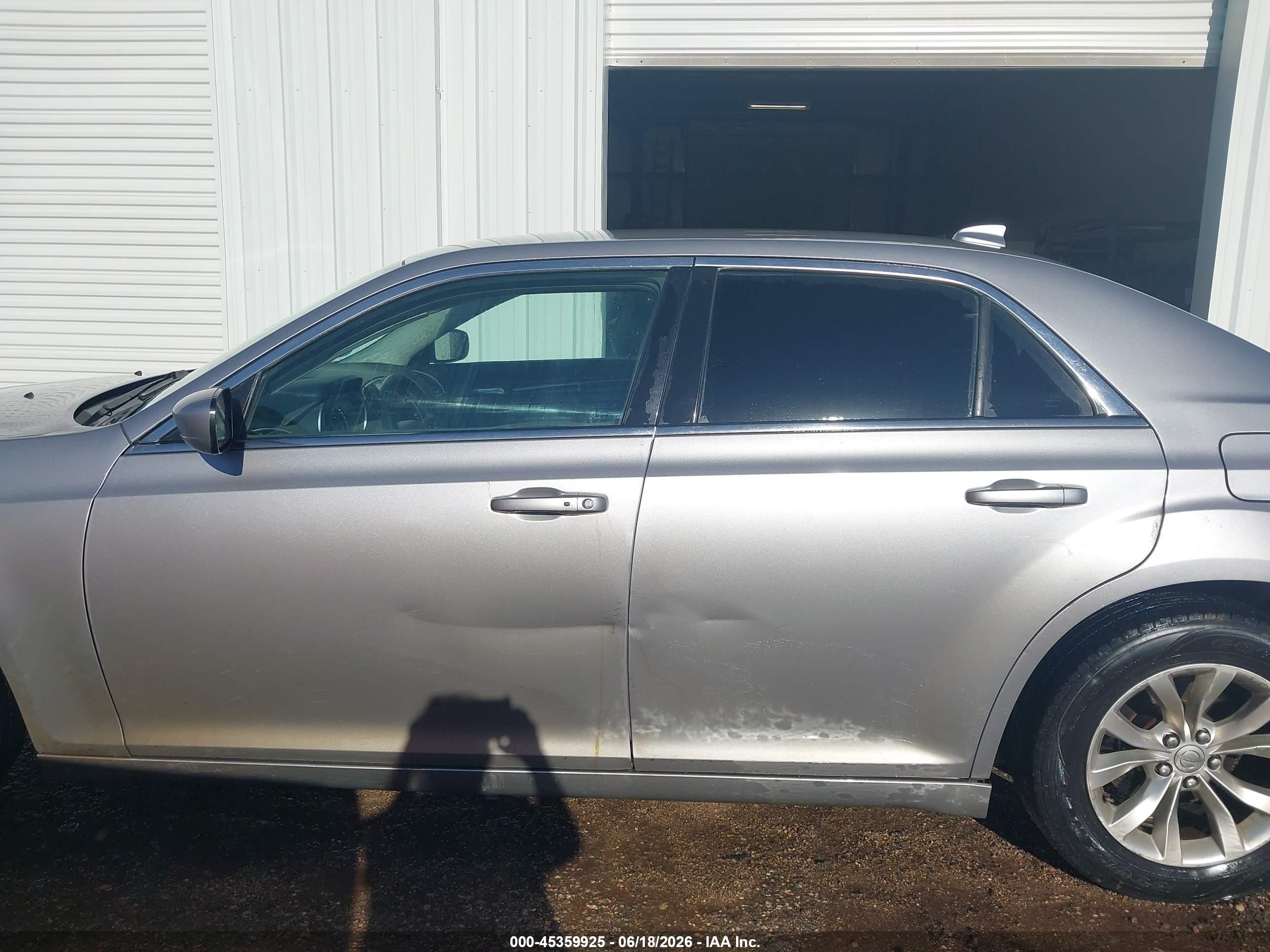 2015 Chrysler 300 Limited Silver vin: 2C3CCAAG3FH807482