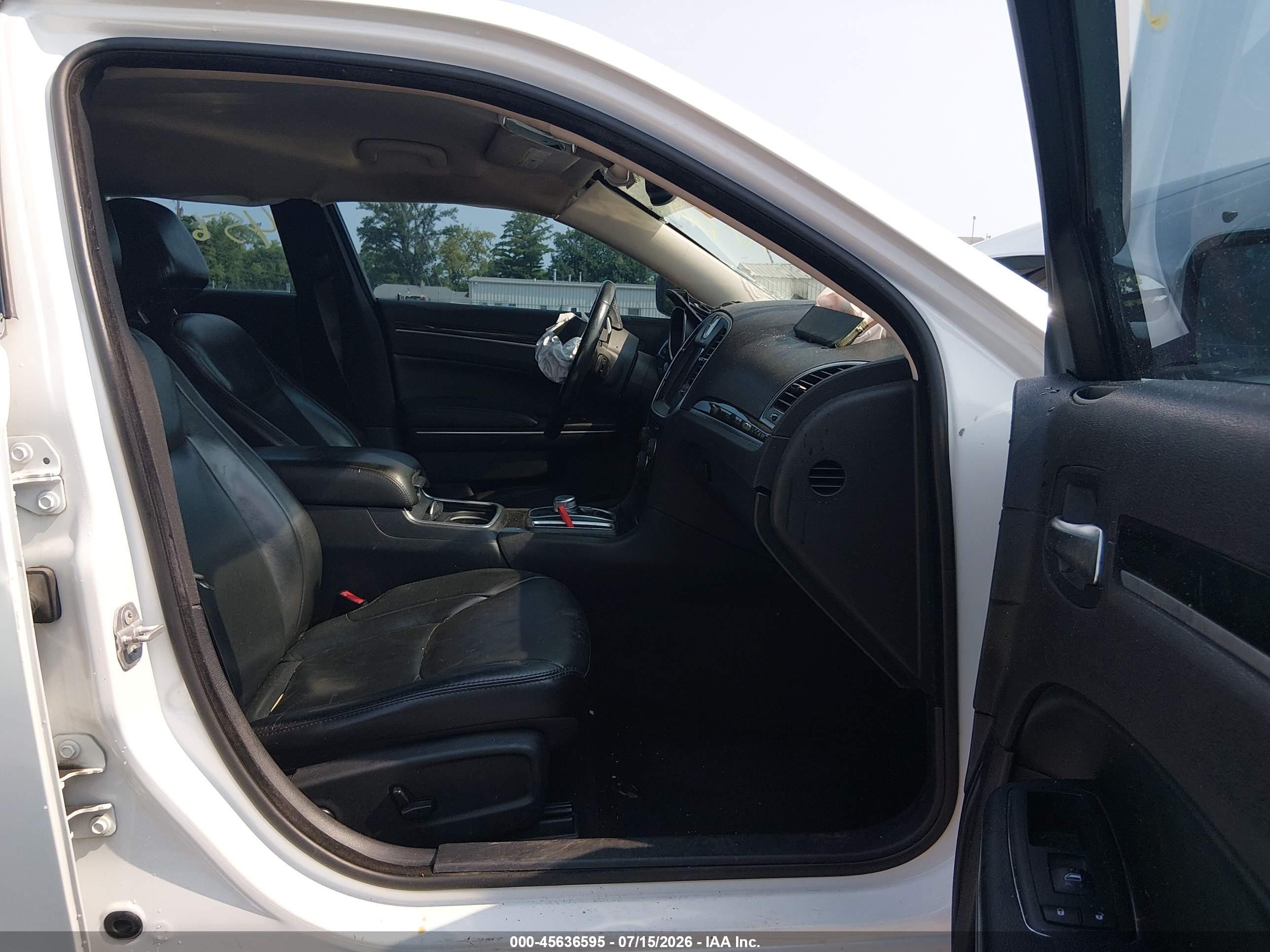 2015 Chrysler 300 Limited White vin: 2C3CCAAG3FH872171
