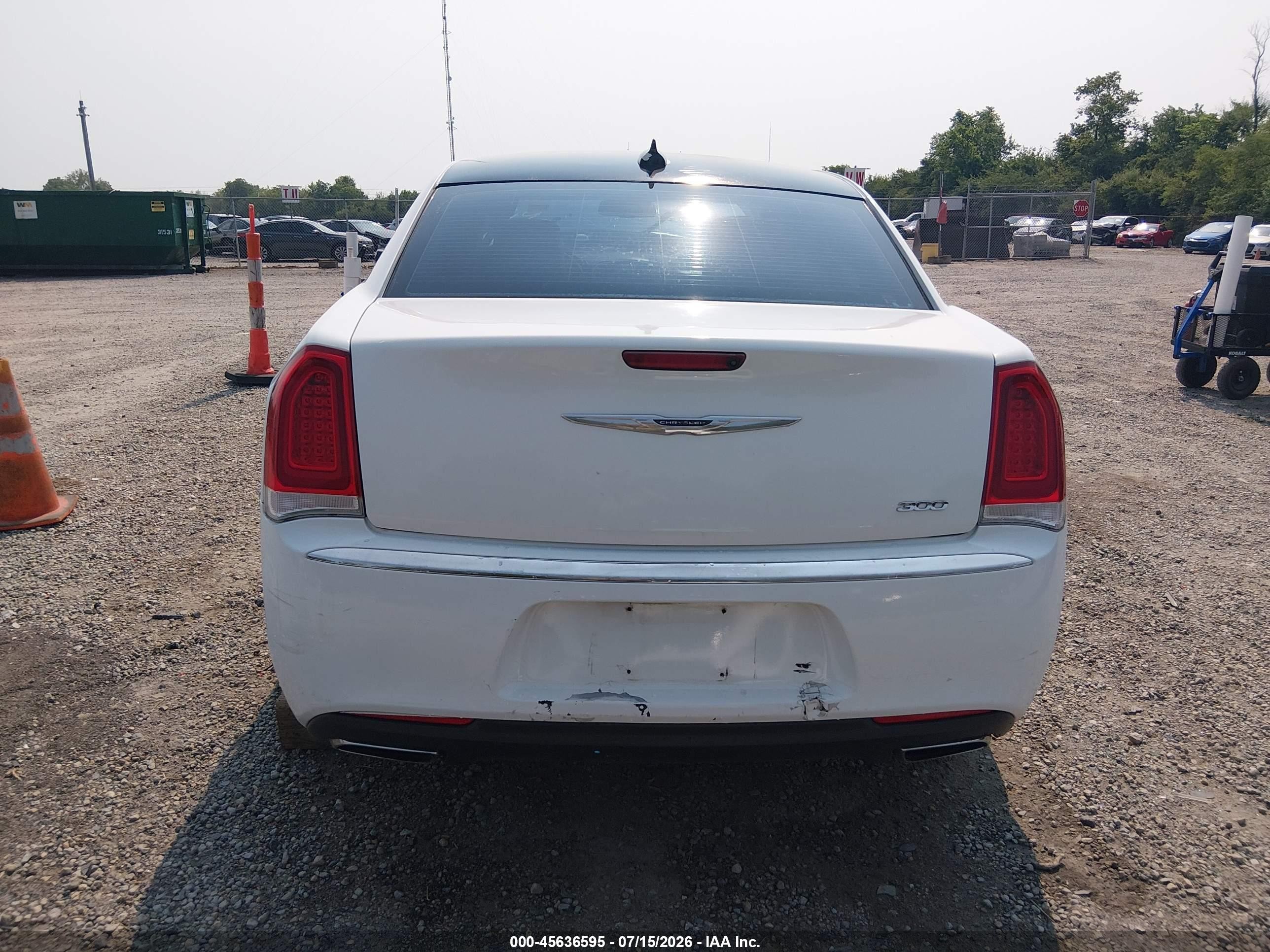 2015 Chrysler 300 Limited White vin: 2C3CCAAG3FH872171