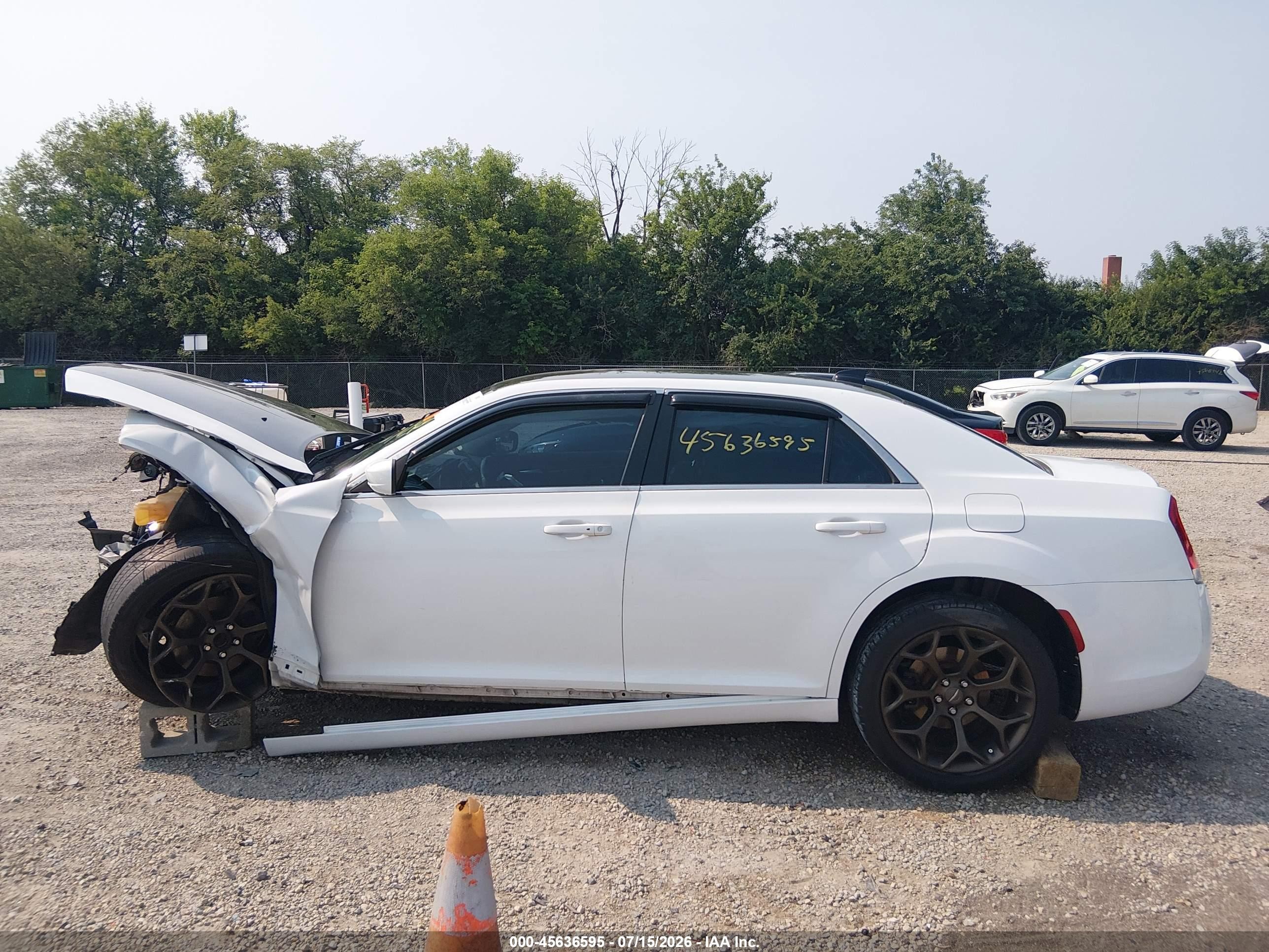 2015 Chrysler 300 Limited White vin: 2C3CCAAG3FH872171