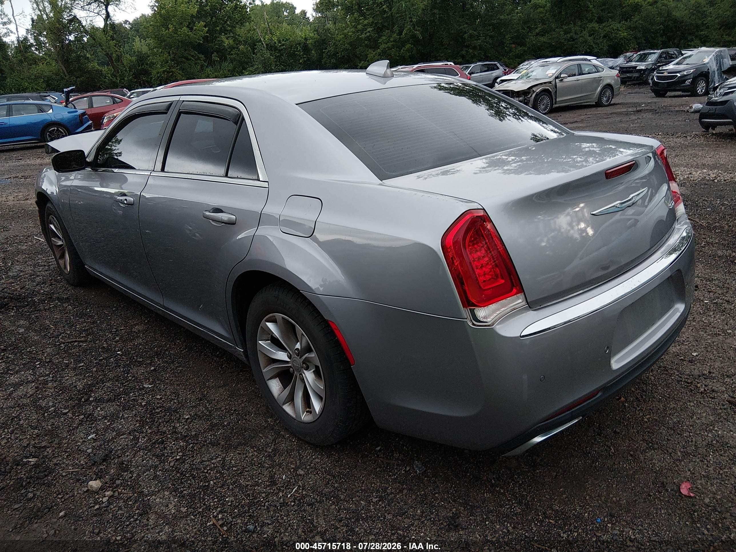 2015 Chrysler 300 Limited Silver vin: 2C3CCAAG3FH921319