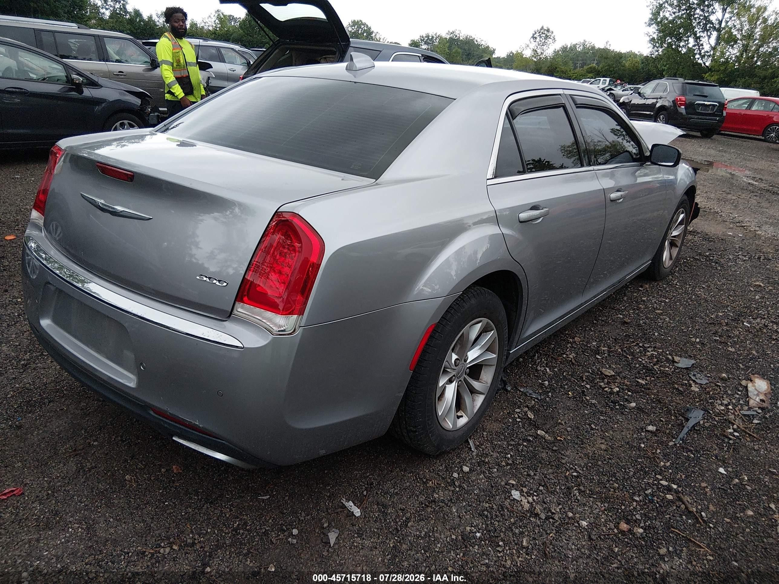 2015 Chrysler 300 Limited Silver vin: 2C3CCAAG3FH921319