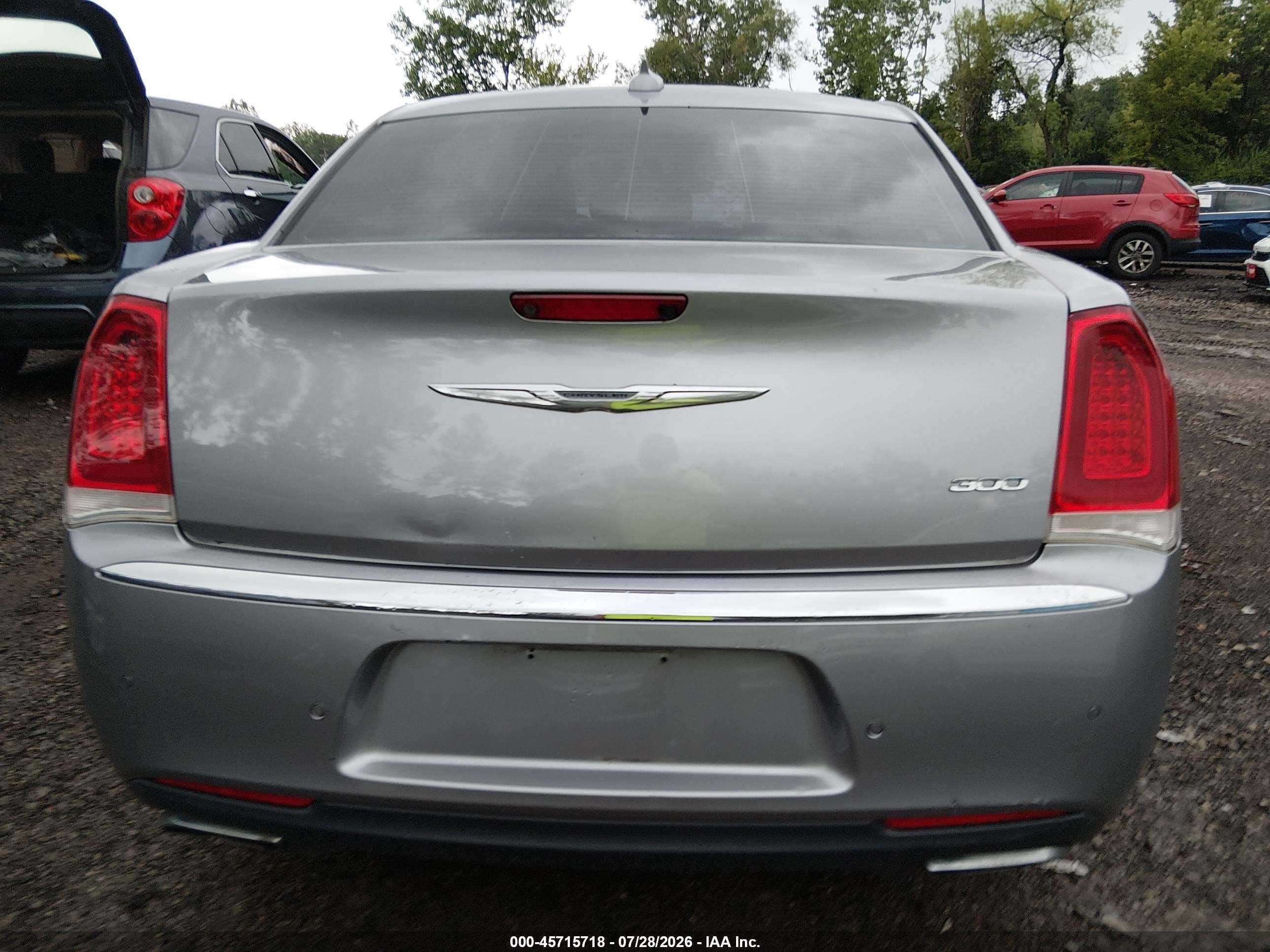 2015 Chrysler 300 Limited Silver vin: 2C3CCAAG3FH921319