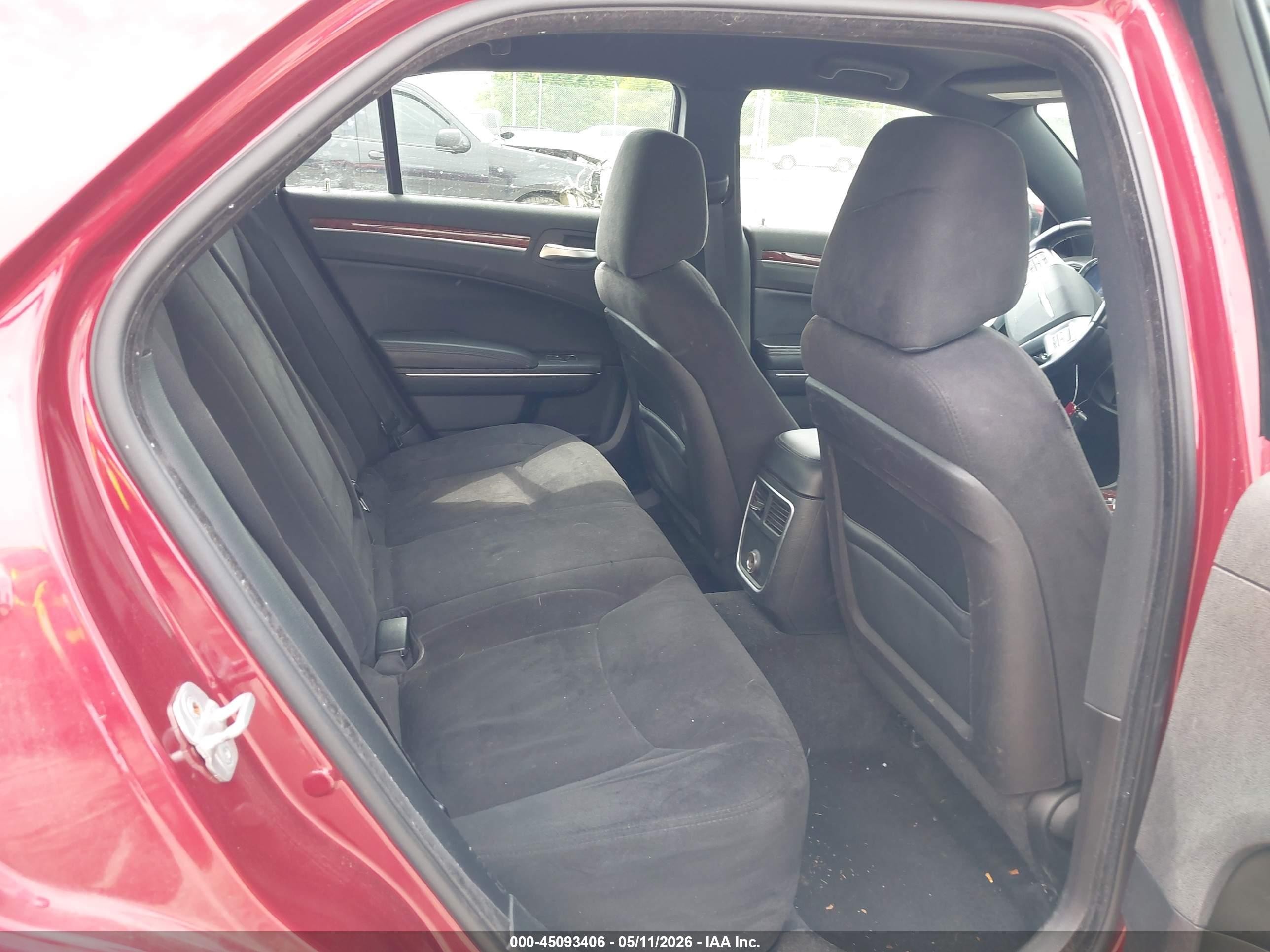2012 Chrysler 300   Red vin: 2C3CCAAG4CH132902