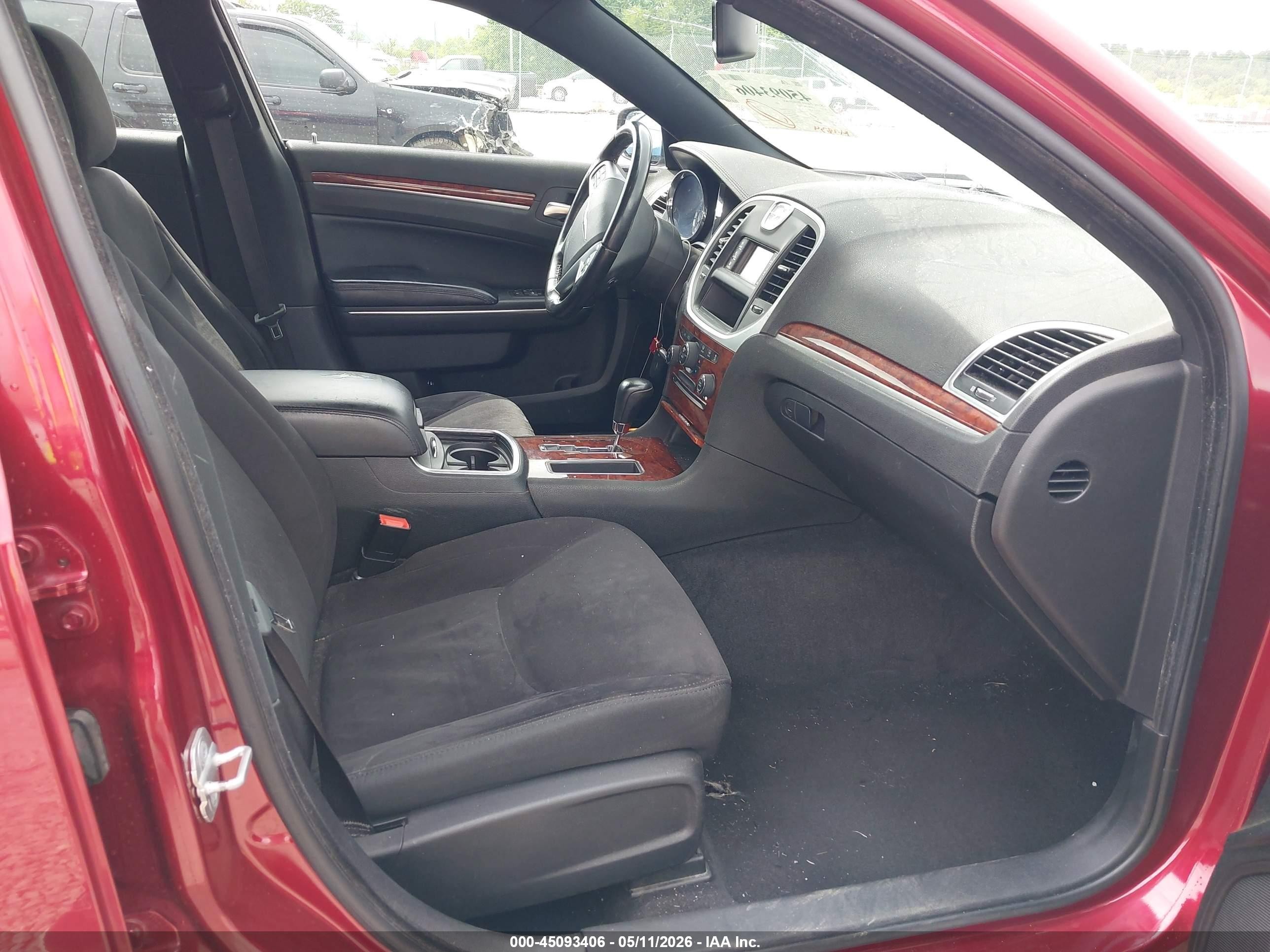2012 Chrysler 300   Red vin: 2C3CCAAG4CH132902