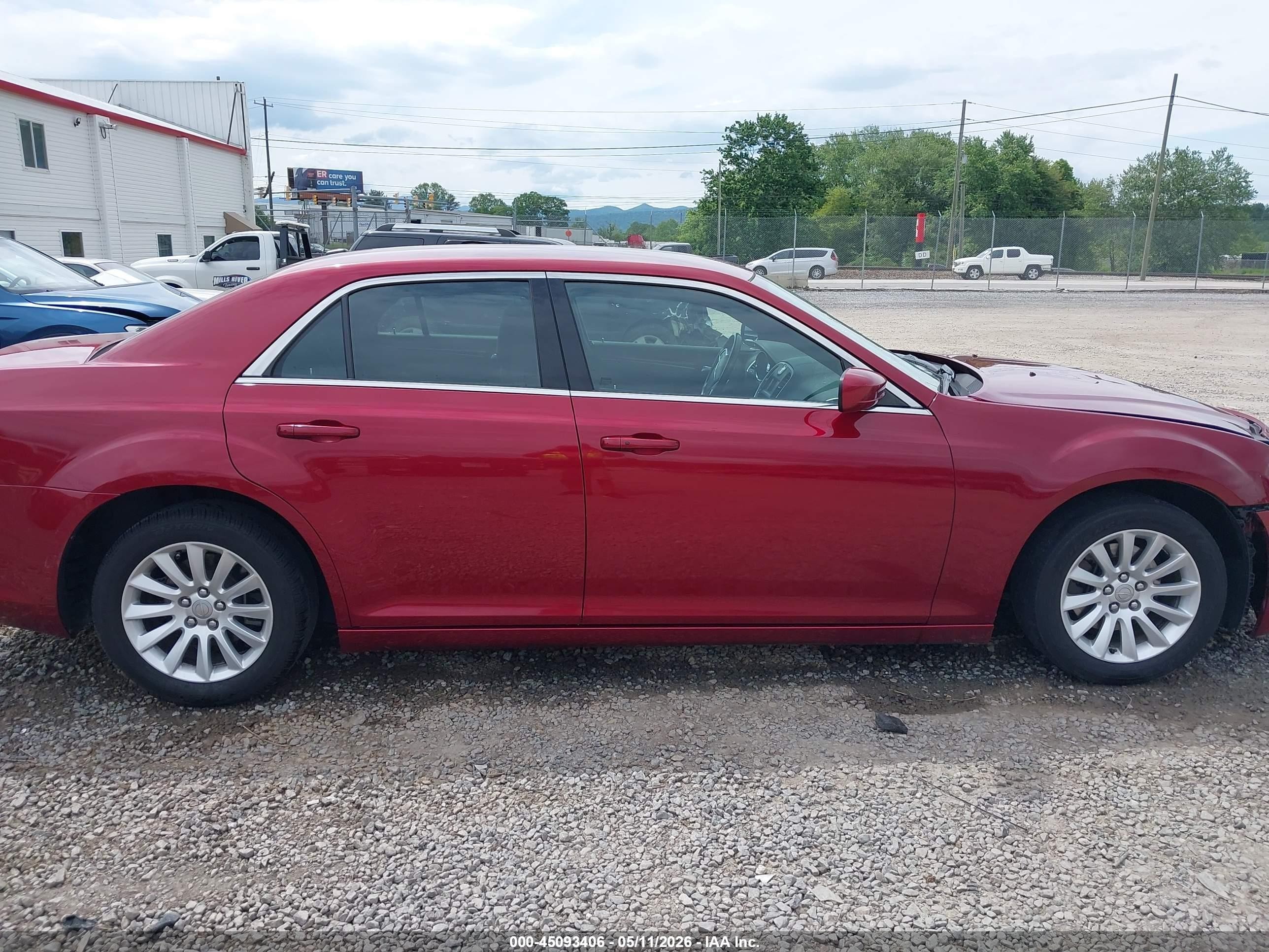 2012 Chrysler 300   Red vin: 2C3CCAAG4CH132902