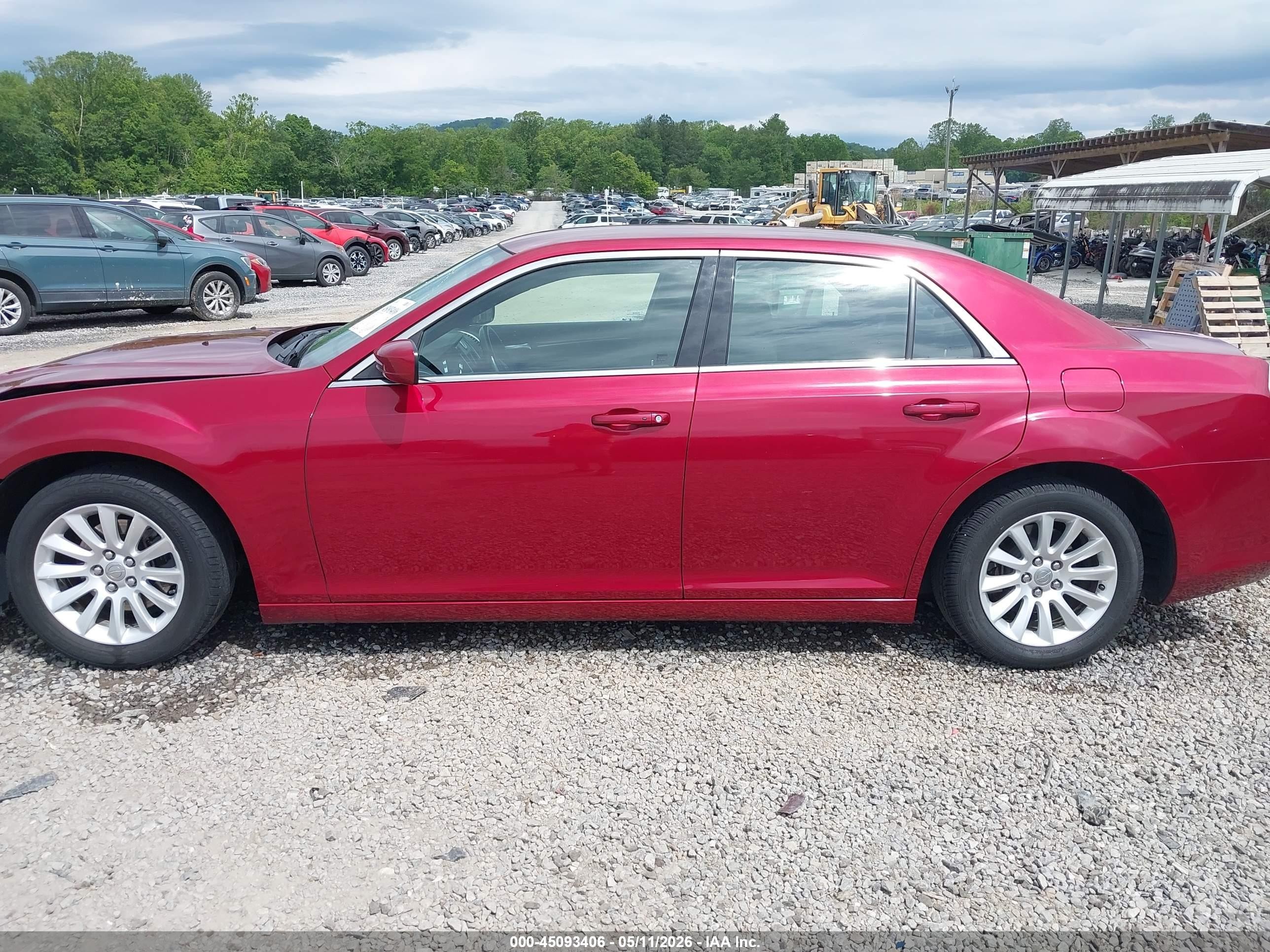 2012 Chrysler 300   Red vin: 2C3CCAAG4CH132902