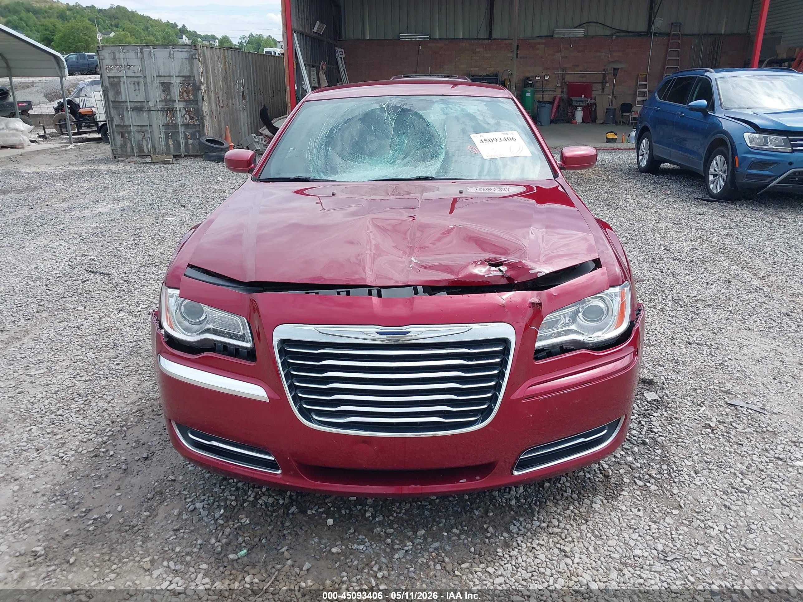 2012 Chrysler 300   Red vin: 2C3CCAAG4CH132902