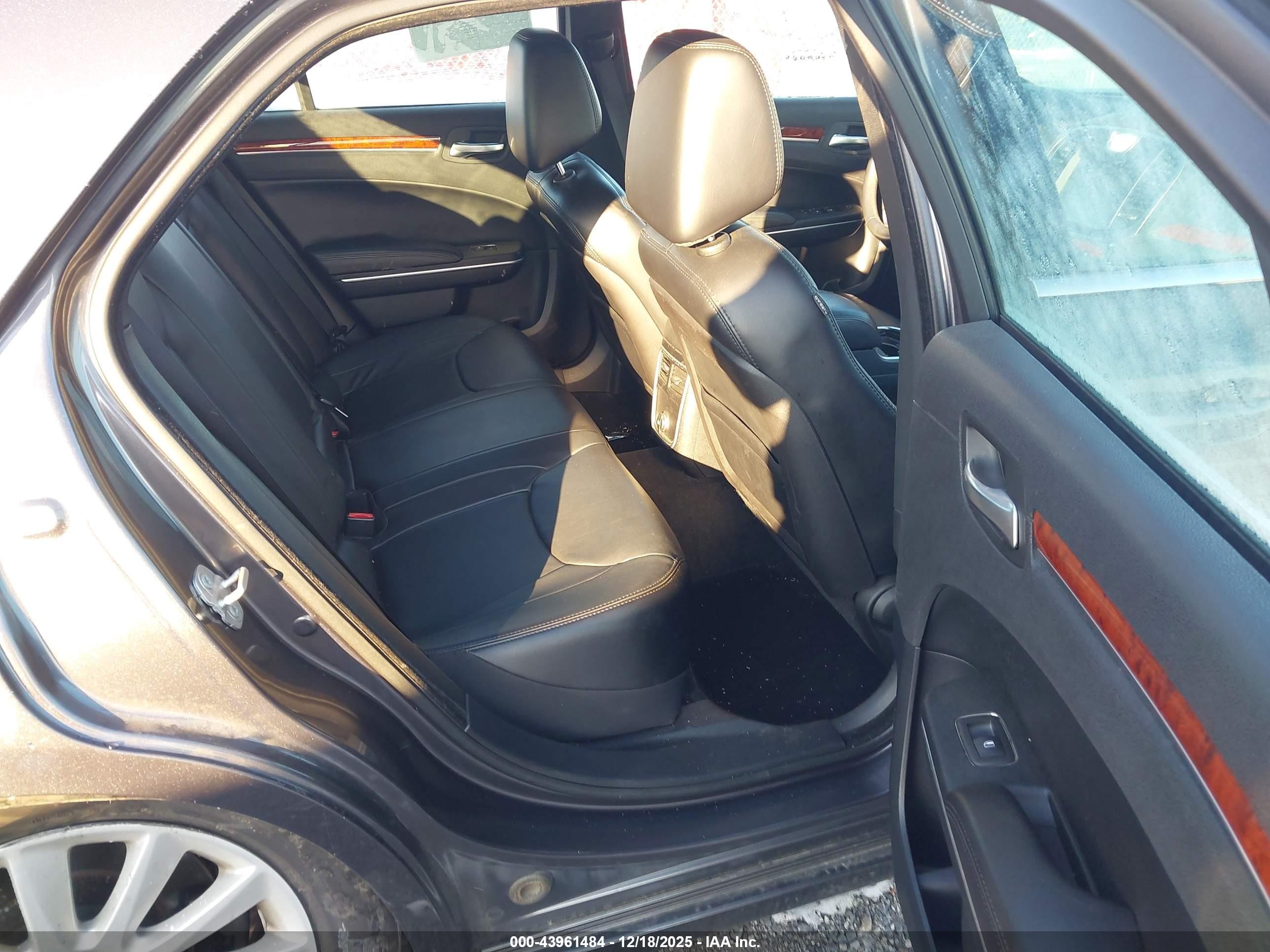 2014 Chrysler 300   Gray vin: 2C3CCAAG4EH157267