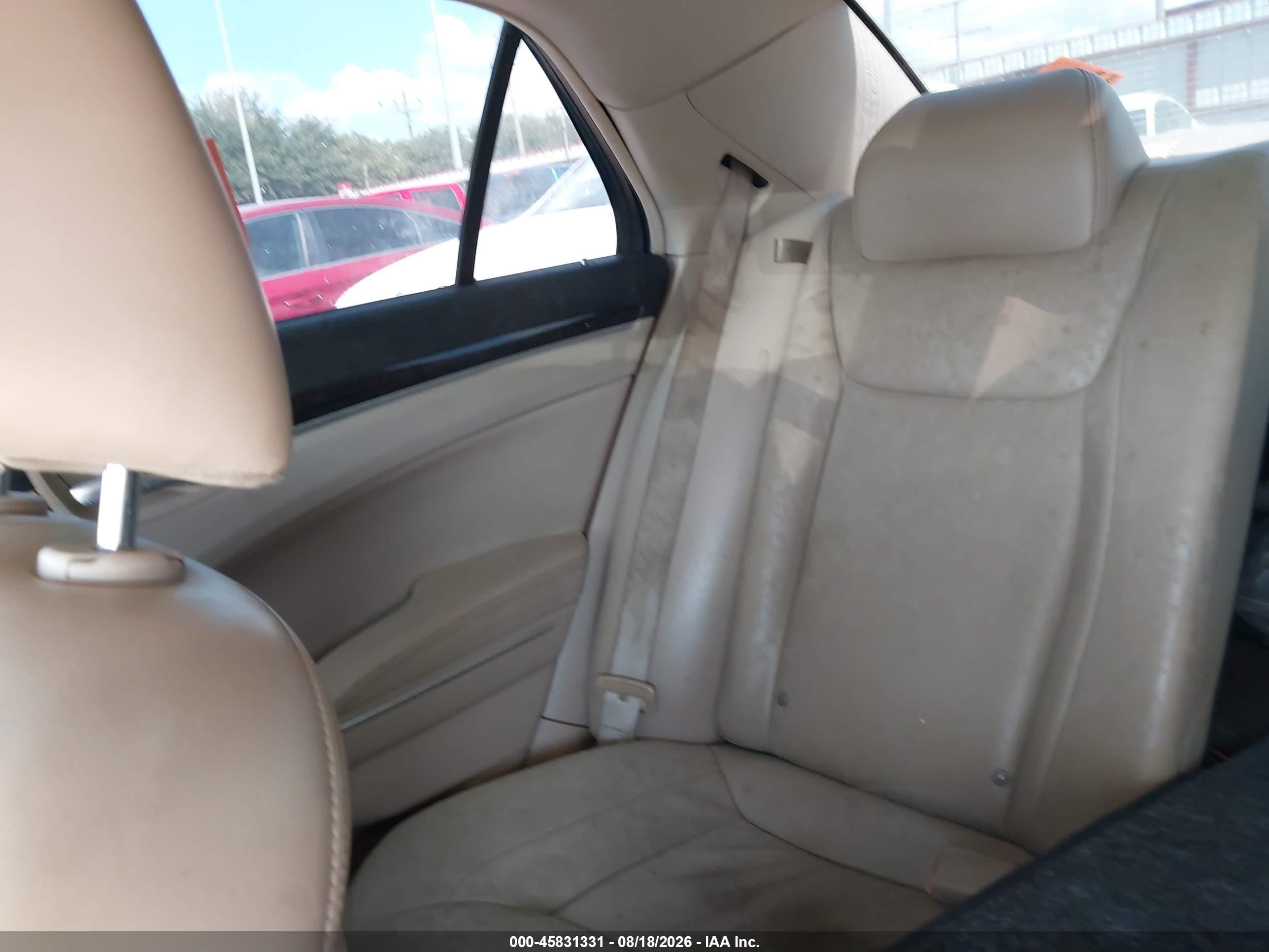 2014 Chrysler 300   White vin: 2C3CCAAG4EH175963