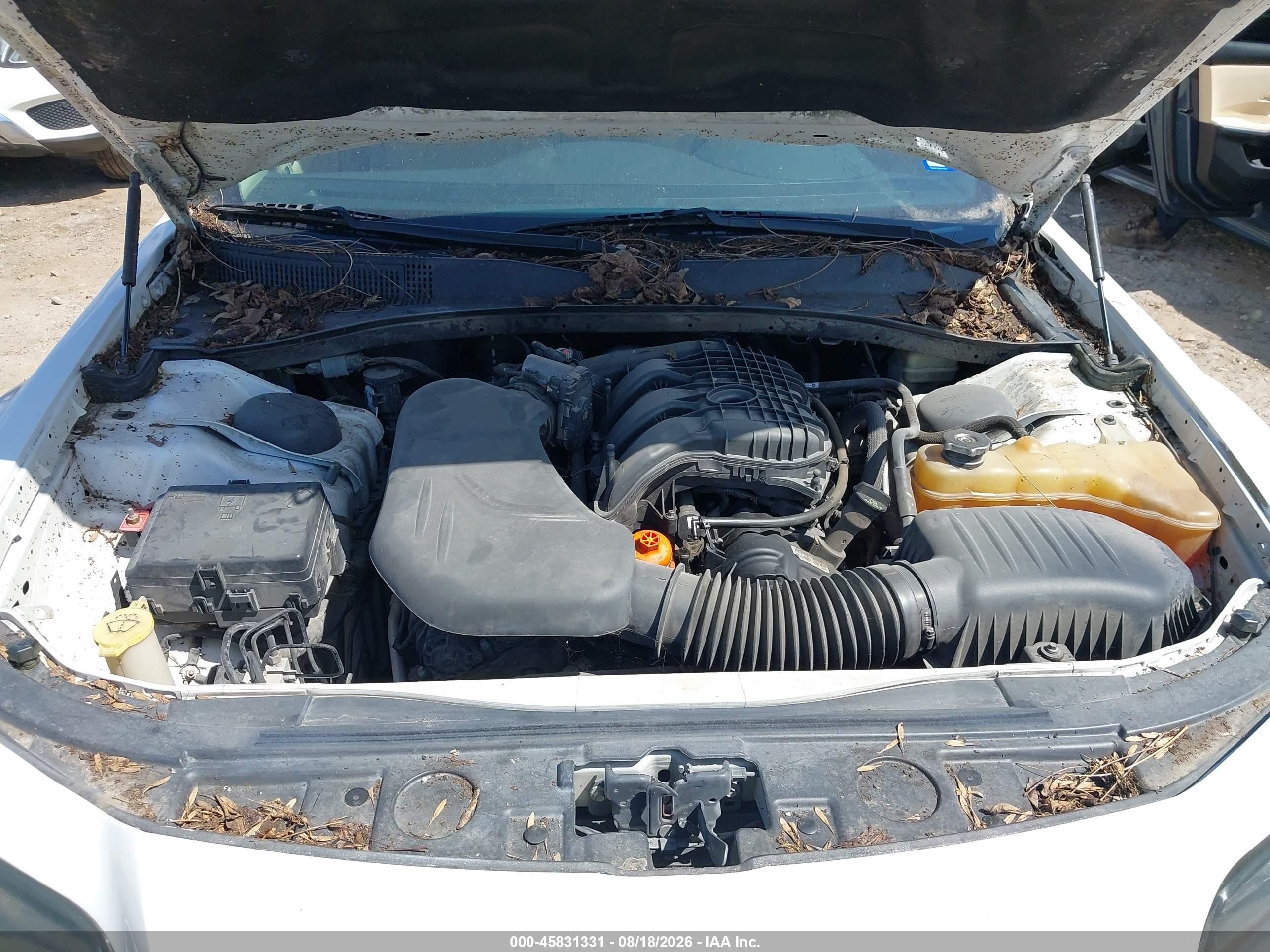 2014 Chrysler 300   White vin: 2C3CCAAG4EH175963