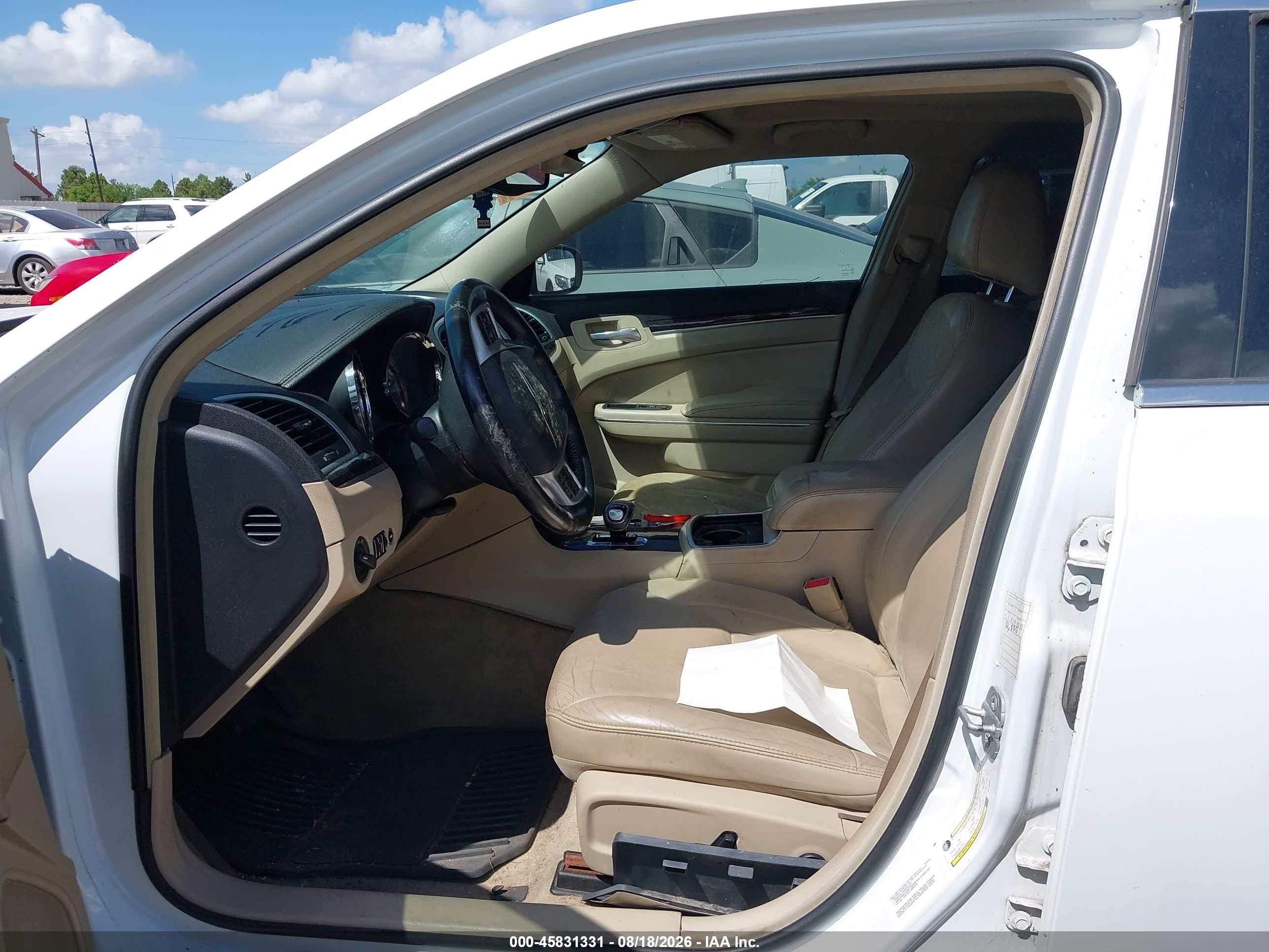 2014 Chrysler 300   White vin: 2C3CCAAG4EH175963