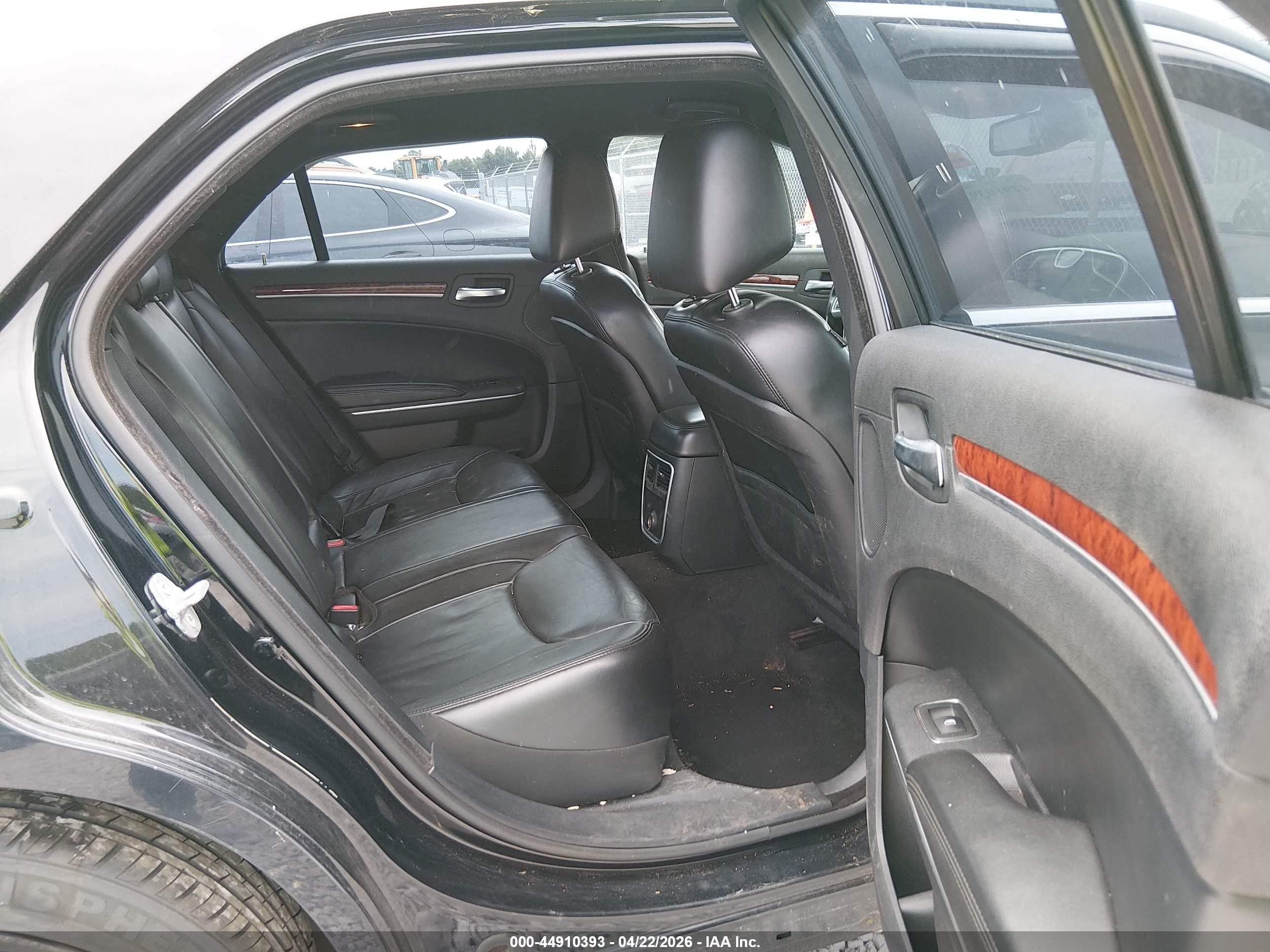 2014 Chrysler 300   Black vin: 2C3CCAAG4EH286688