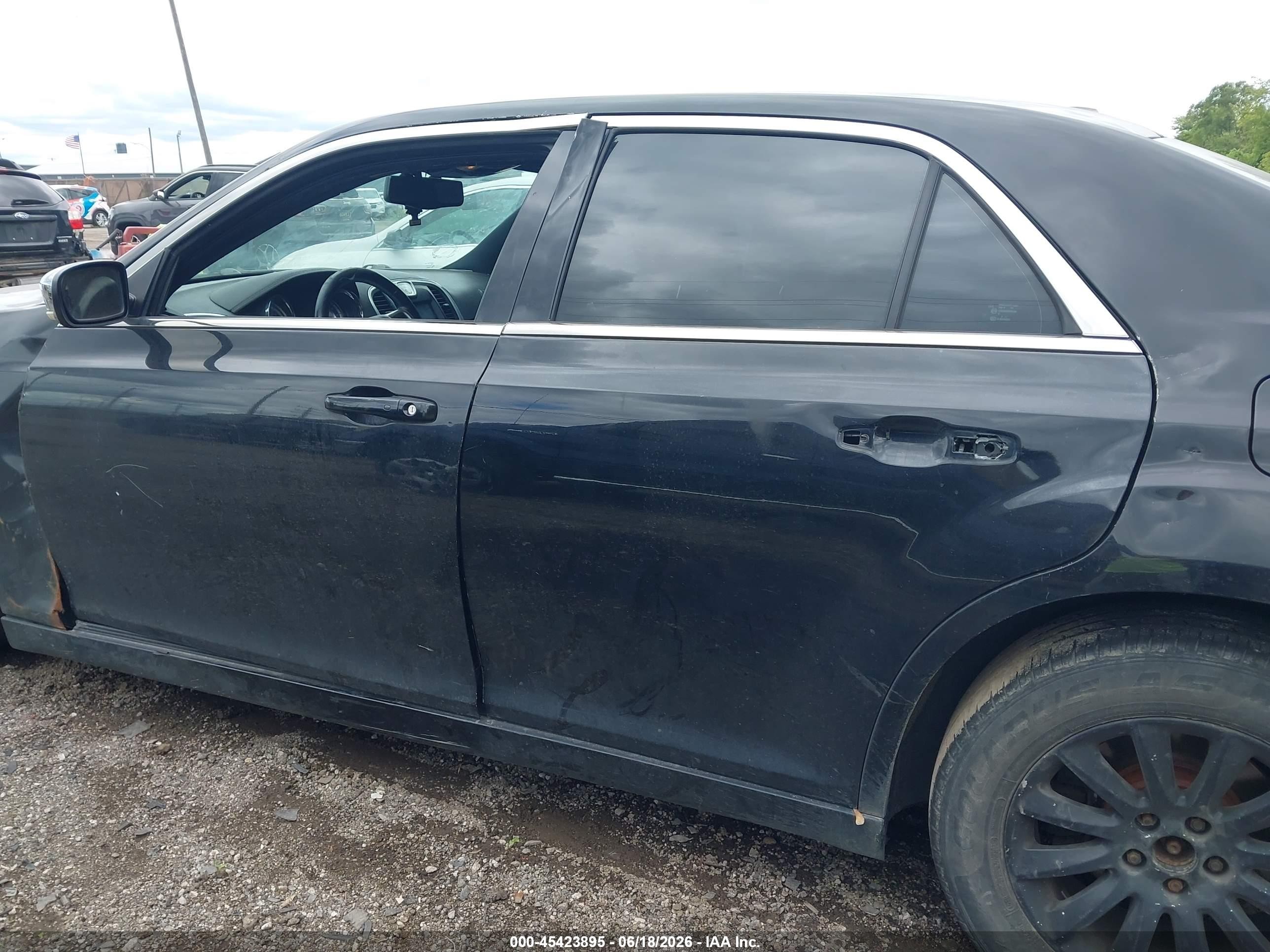 2014 Chrysler 300   Black vin: 2C3CCAAG4EH375774