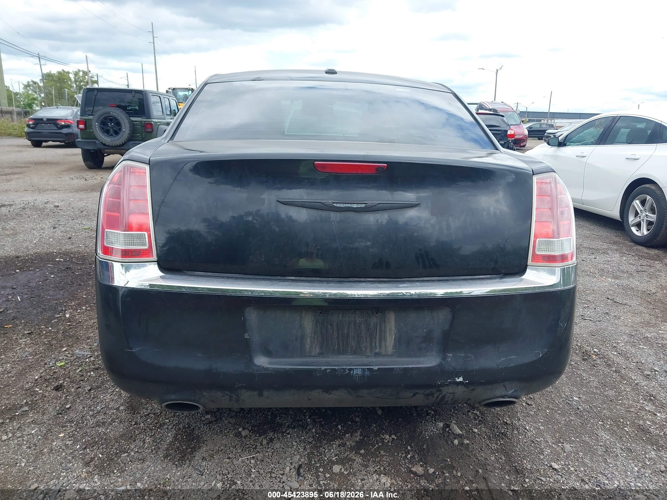 2014 Chrysler 300   Black vin: 2C3CCAAG4EH375774