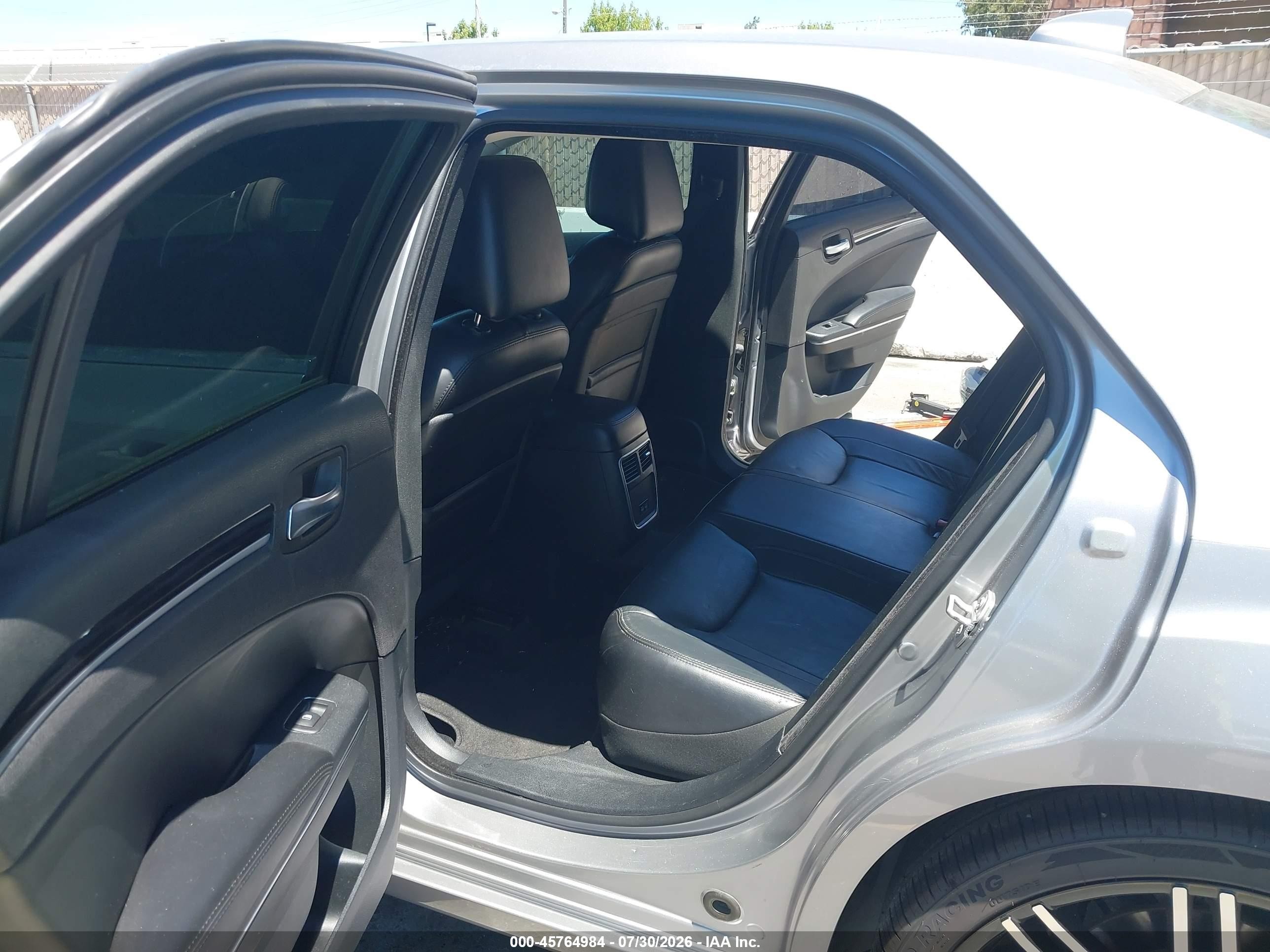2015 Chrysler 300 Limited Silver vin: 2C3CCAAG4FH749558