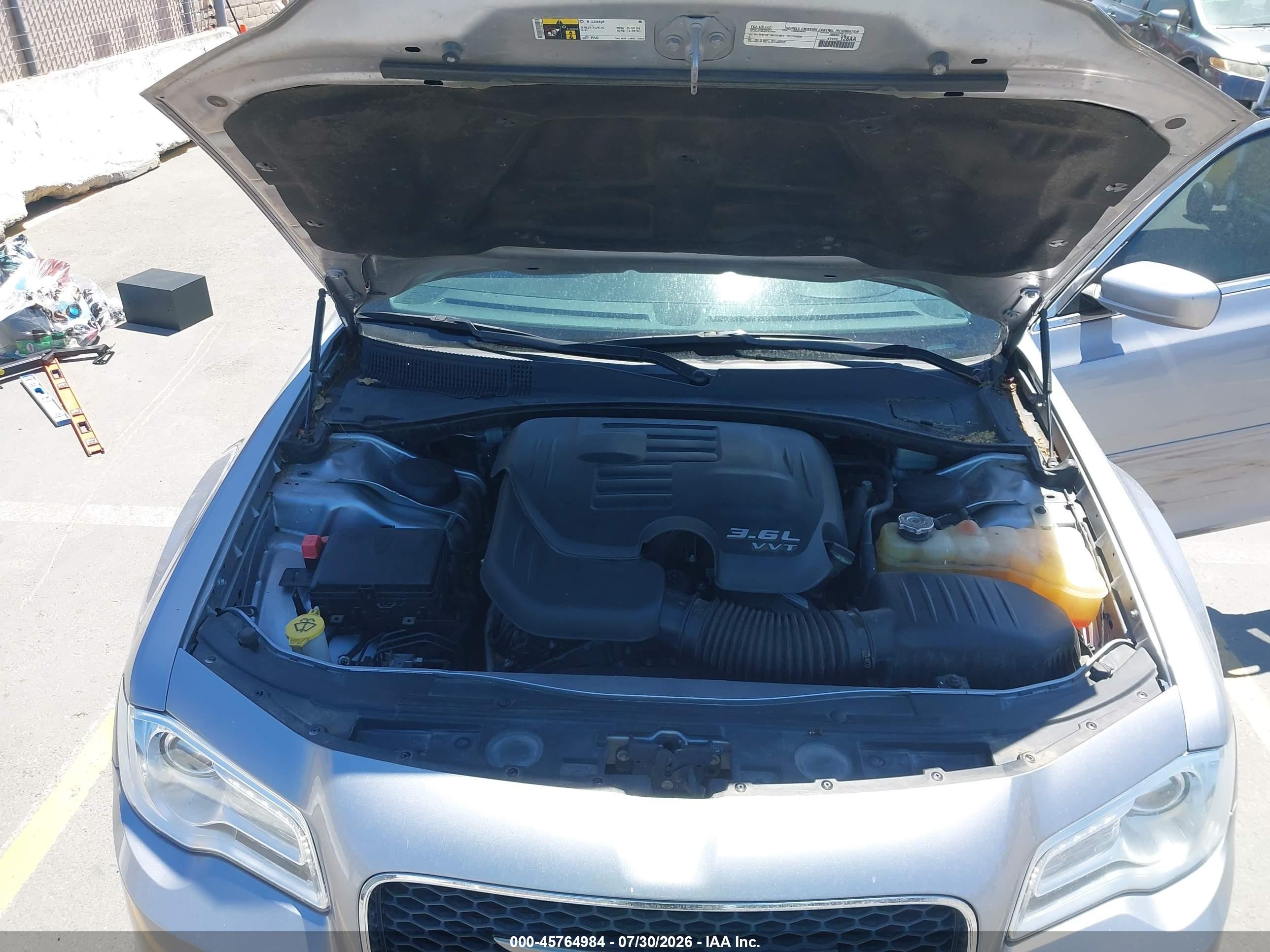 2015 Chrysler 300 Limited Silver vin: 2C3CCAAG4FH749558