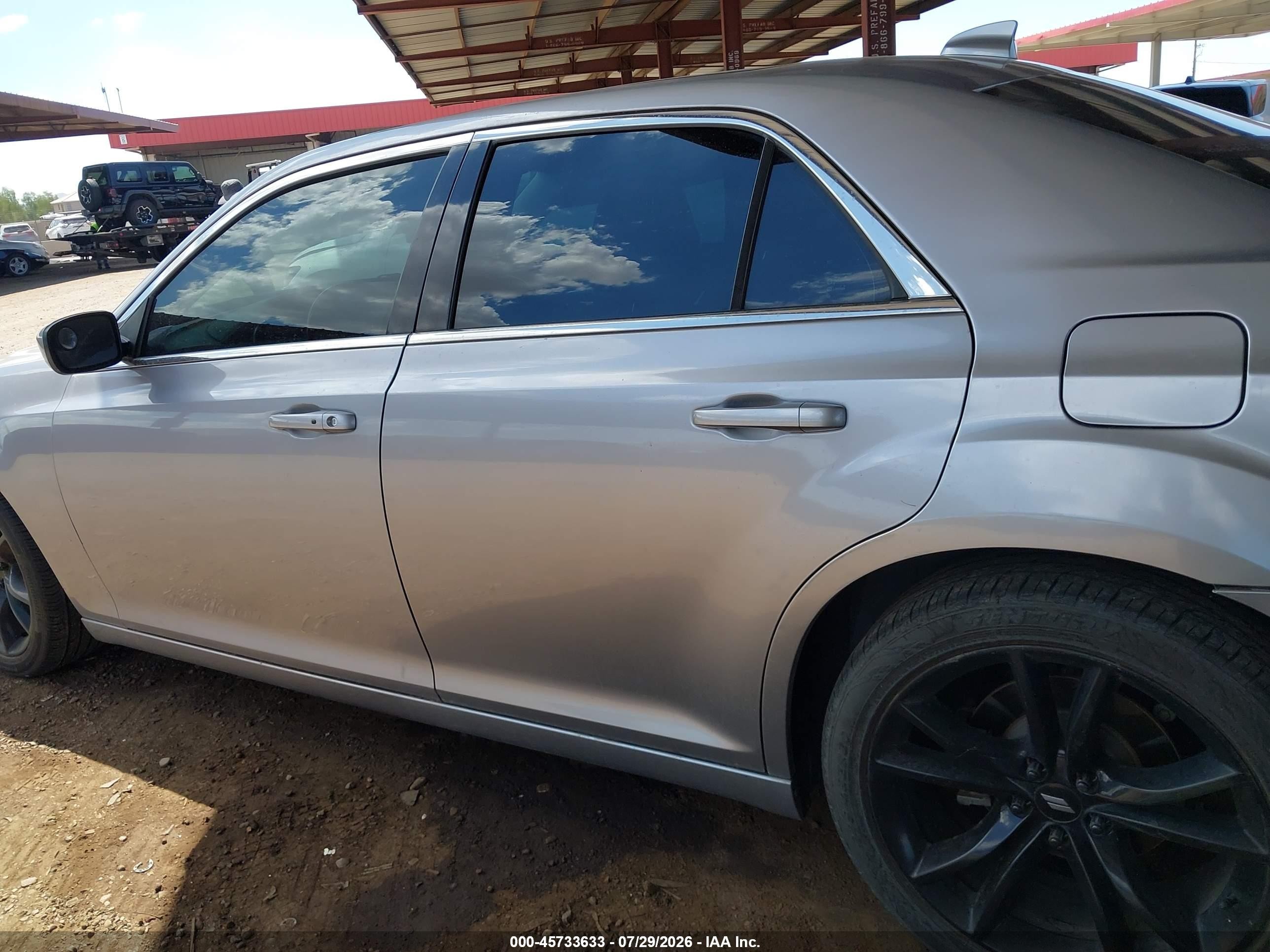 2015 Chrysler 300 Limited Silver vin: 2C3CCAAG4FH796606