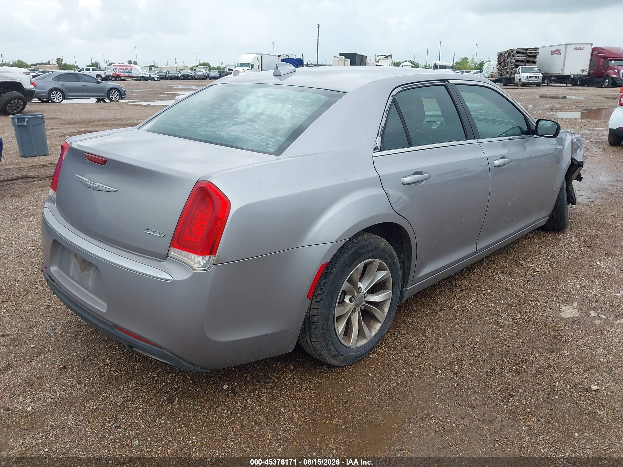 2015 Chrysler 300 Limited Silver vin: 2C3CCAAG4FH818412