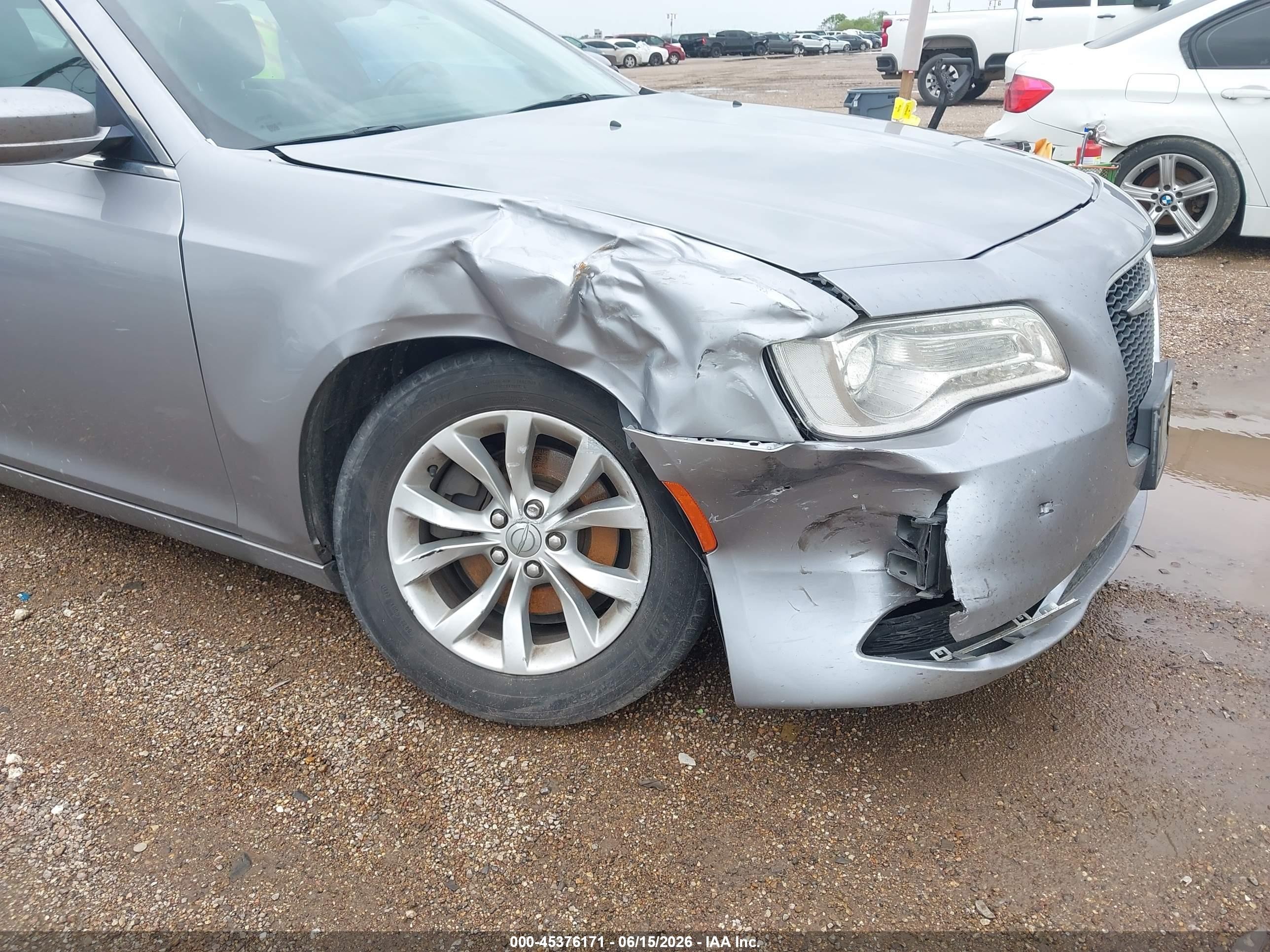 2015 Chrysler 300 Limited Silver vin: 2C3CCAAG4FH818412