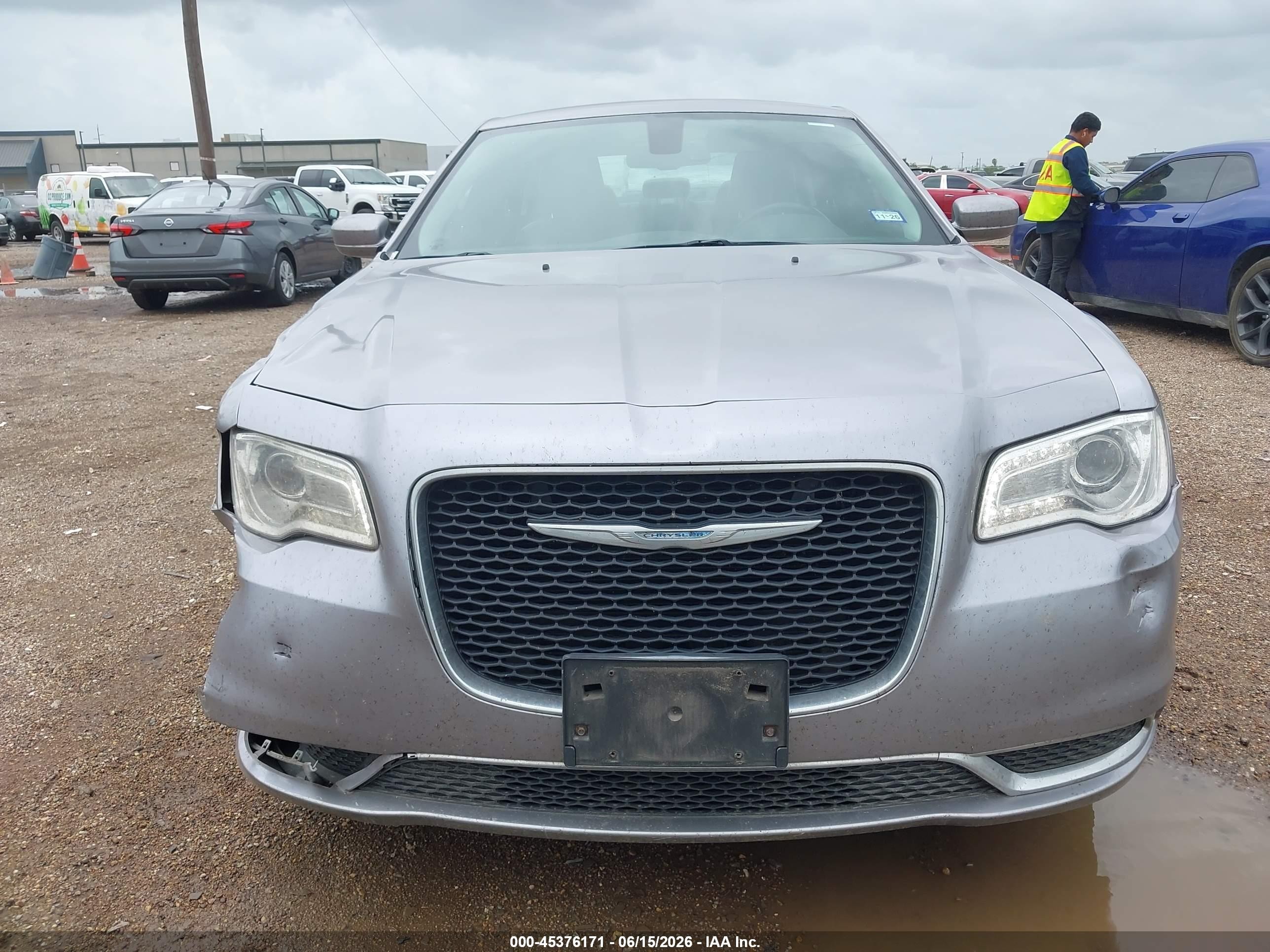 2015 Chrysler 300 Limited Silver vin: 2C3CCAAG4FH818412