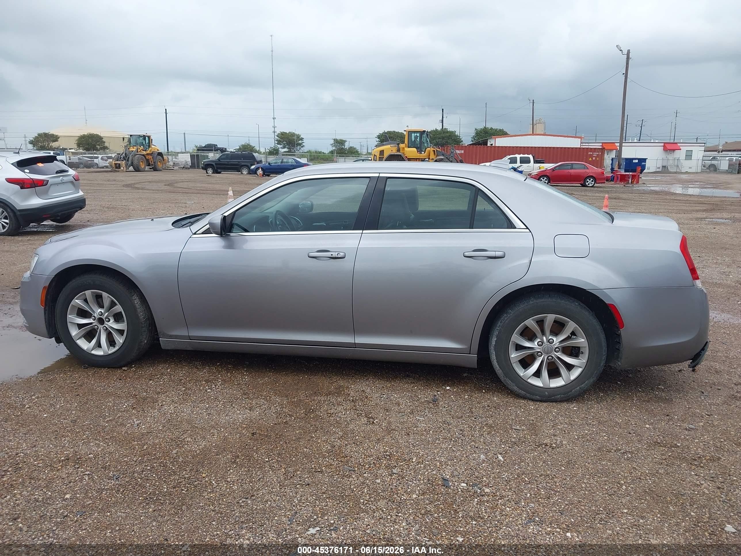 2015 Chrysler 300 Limited Silver vin: 2C3CCAAG4FH818412