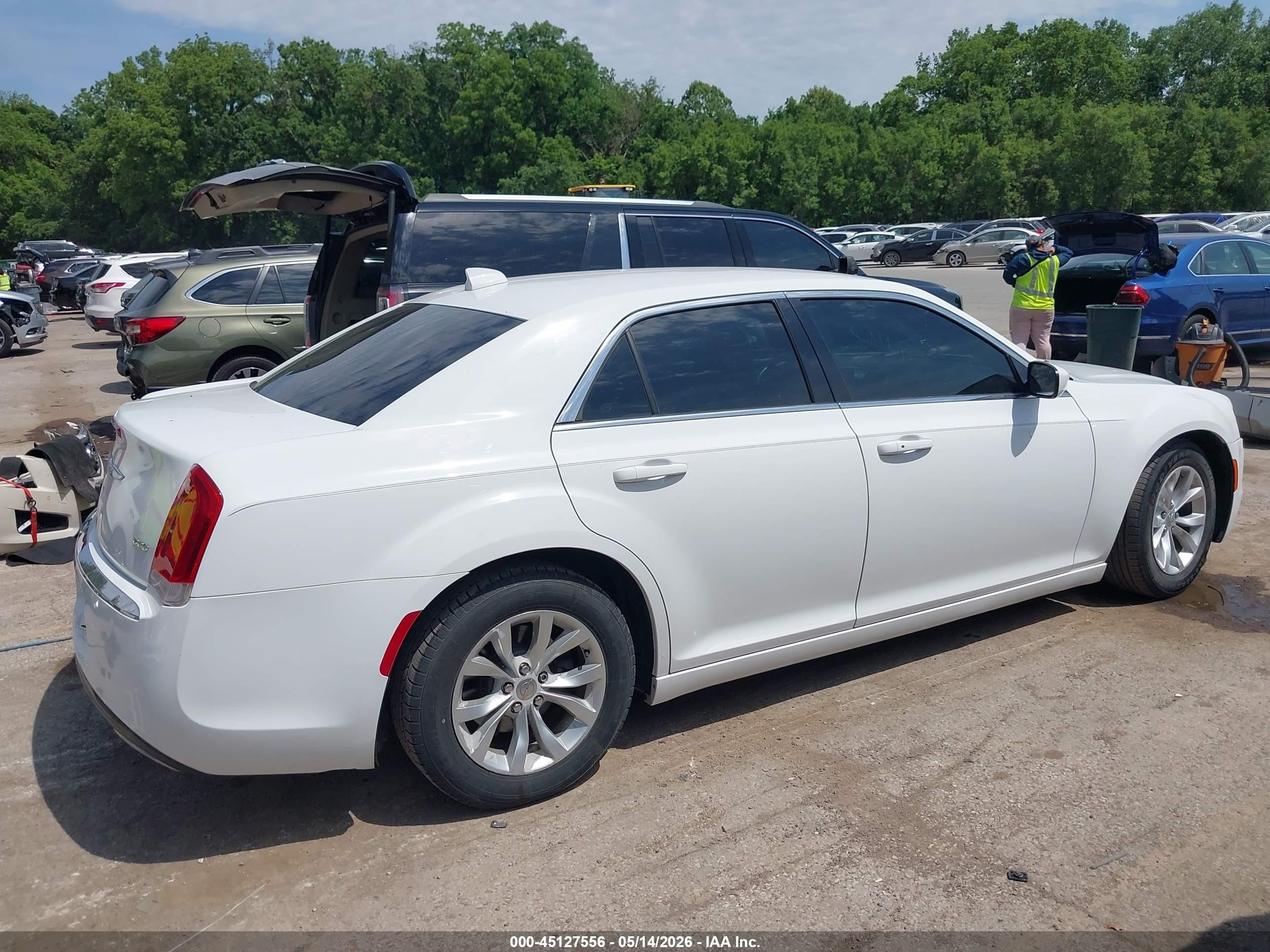 2015 Chrysler 300 Limited White vin: 2C3CCAAG4FH887259