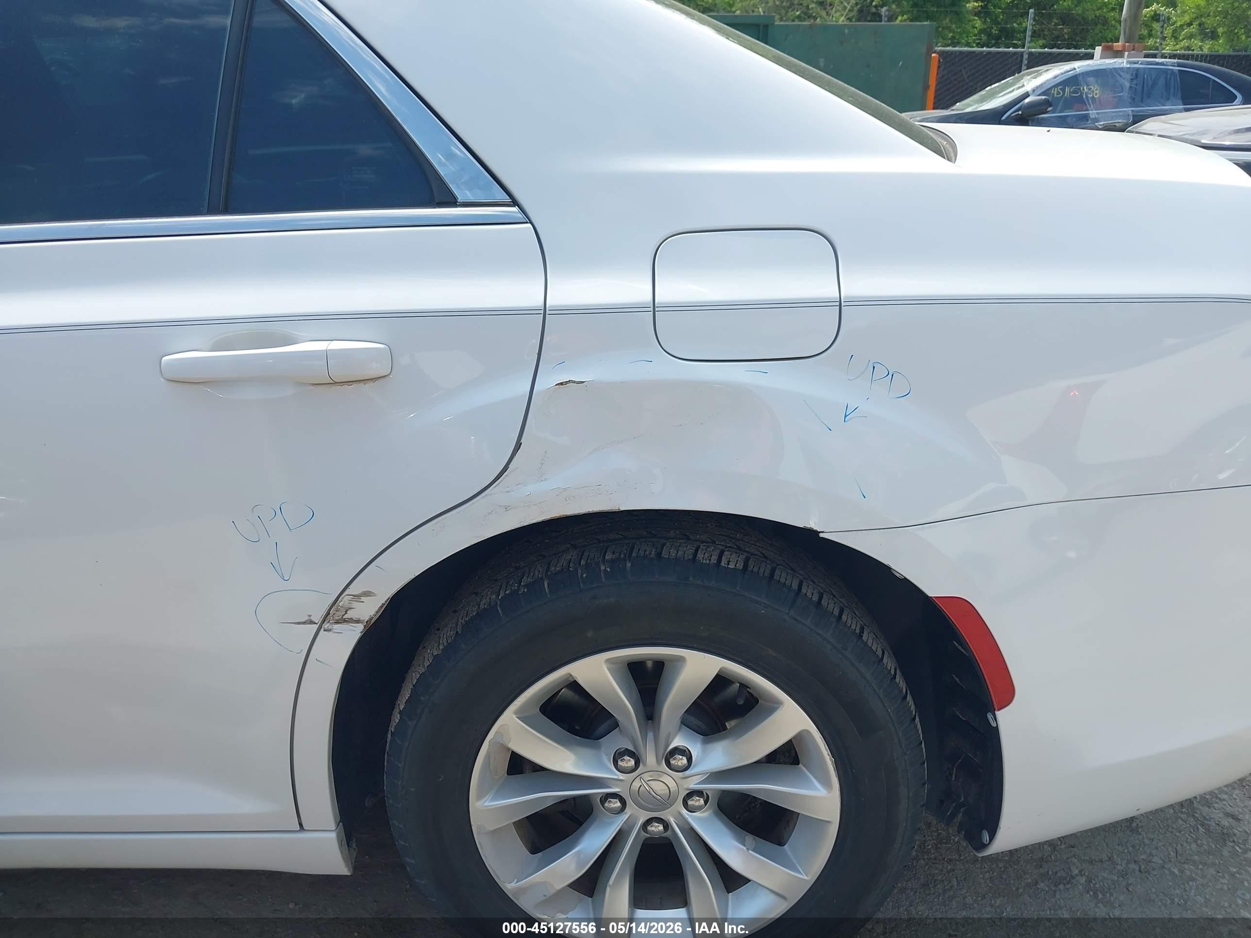 2015 Chrysler 300 Limited White vin: 2C3CCAAG4FH887259