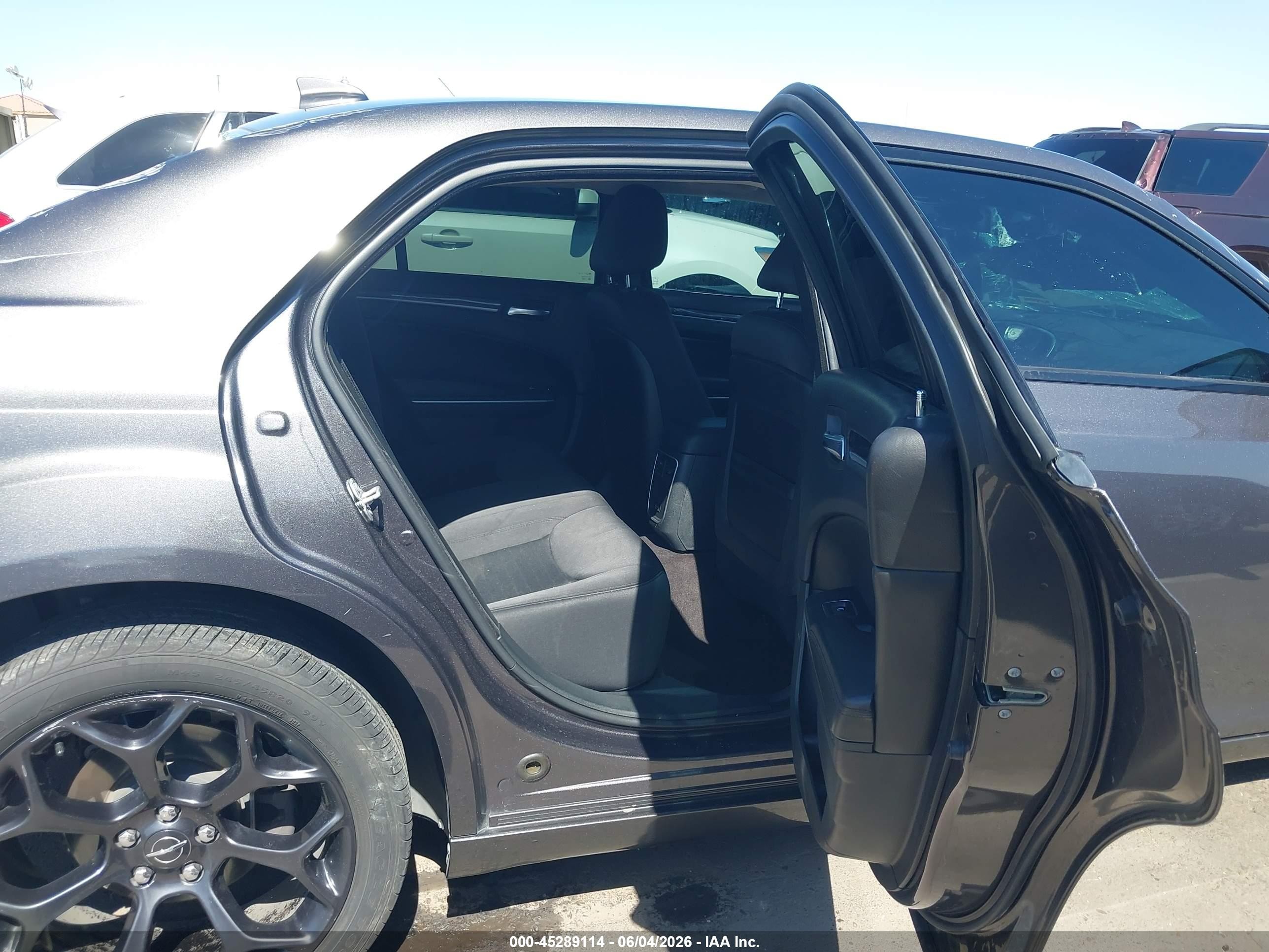 2019 Chrysler 300 Touring Gray vin: 2C3CCAAG4KH500865